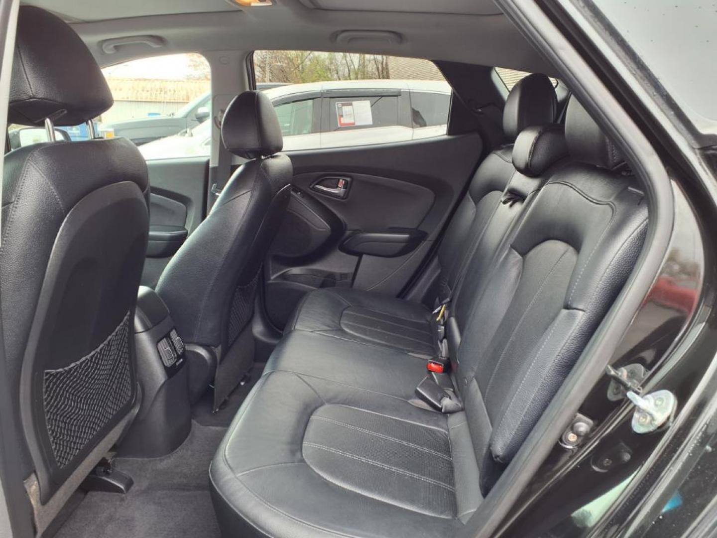 2015 Ash Black Hyundai TUCSON Limited (KM8JUCAG6FU) with an 2.4L 2.4L I4 182hp 177ft. lbs. Fuel Injected engine, 6-Speed Shiftable Automatic transmission, located at 50 Eastern Blvd., Essex, MD, 21221, (410) 686-3444, 39.304367, -76.484947 - Photo#13