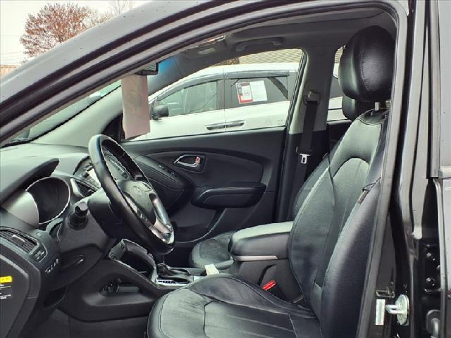 2015 Ash Black Hyundai TUCSON Limited (KM8JUCAG6FU) with an 2.4L 2.4L I4 182hp 177ft. lbs. Fuel Injected engine, 6-Speed Shiftable Automatic transmission, located at 50 Eastern Blvd., Essex, MD, 21221, (410) 686-3444, 39.304367, -76.484947 - Photo#12