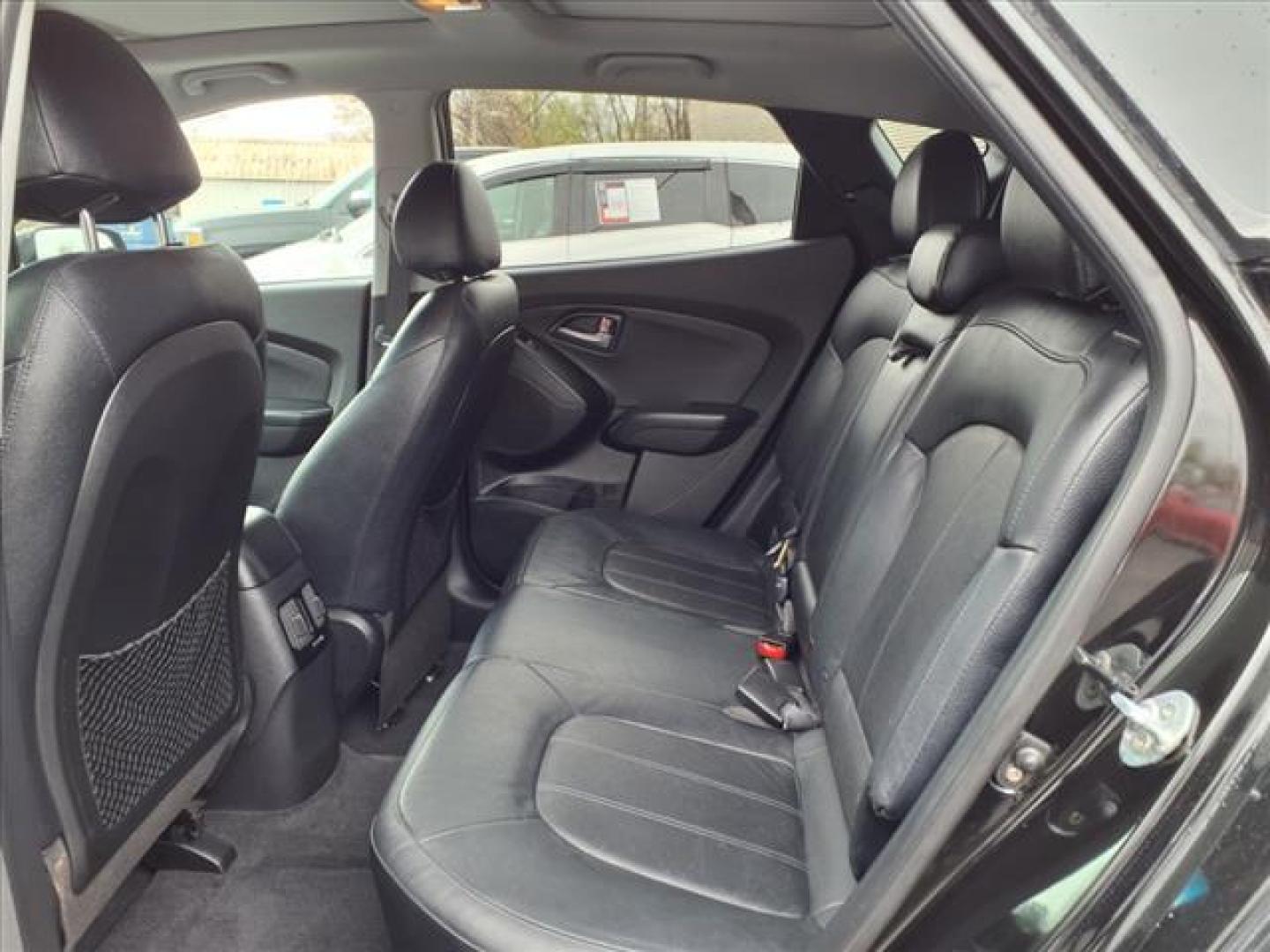 2015 Ash Black Hyundai TUCSON Limited (KM8JUCAG6FU) with an 2.4L 2.4L I4 182hp 177ft. lbs. Fuel Injected engine, 6-Speed Shiftable Automatic transmission, located at 50 Eastern Blvd., Essex, MD, 21221, (410) 686-3444, 39.304367, -76.484947 - Photo#13