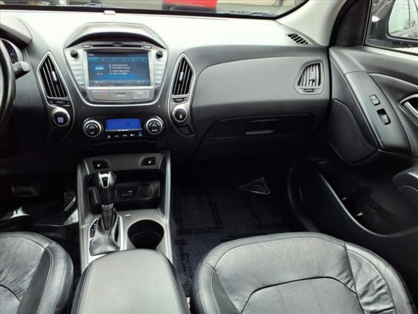 2015 Ash Black Hyundai TUCSON Limited (KM8JUCAG6FU) with an 2.4L 2.4L I4 182hp 177ft. lbs. Fuel Injected engine, 6-Speed Shiftable Automatic transmission, located at 50 Eastern Blvd., Essex, MD, 21221, (410) 686-3444, 39.304367, -76.484947 - Photo#17