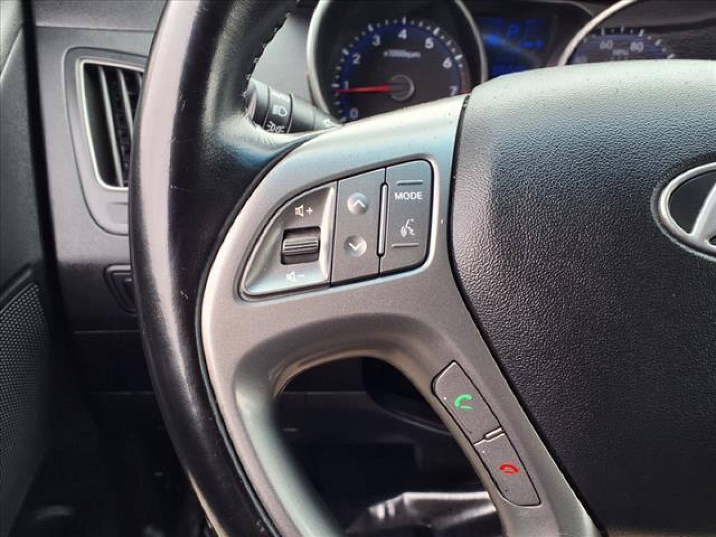 2015 Ash Black Hyundai TUCSON Limited (KM8JUCAG6FU) with an 2.4L 2.4L I4 182hp 177ft. lbs. Fuel Injected engine, 6-Speed Shiftable Automatic transmission, located at 50 Eastern Blvd., Essex, MD, 21221, (410) 686-3444, 39.304367, -76.484947 - Photo#23