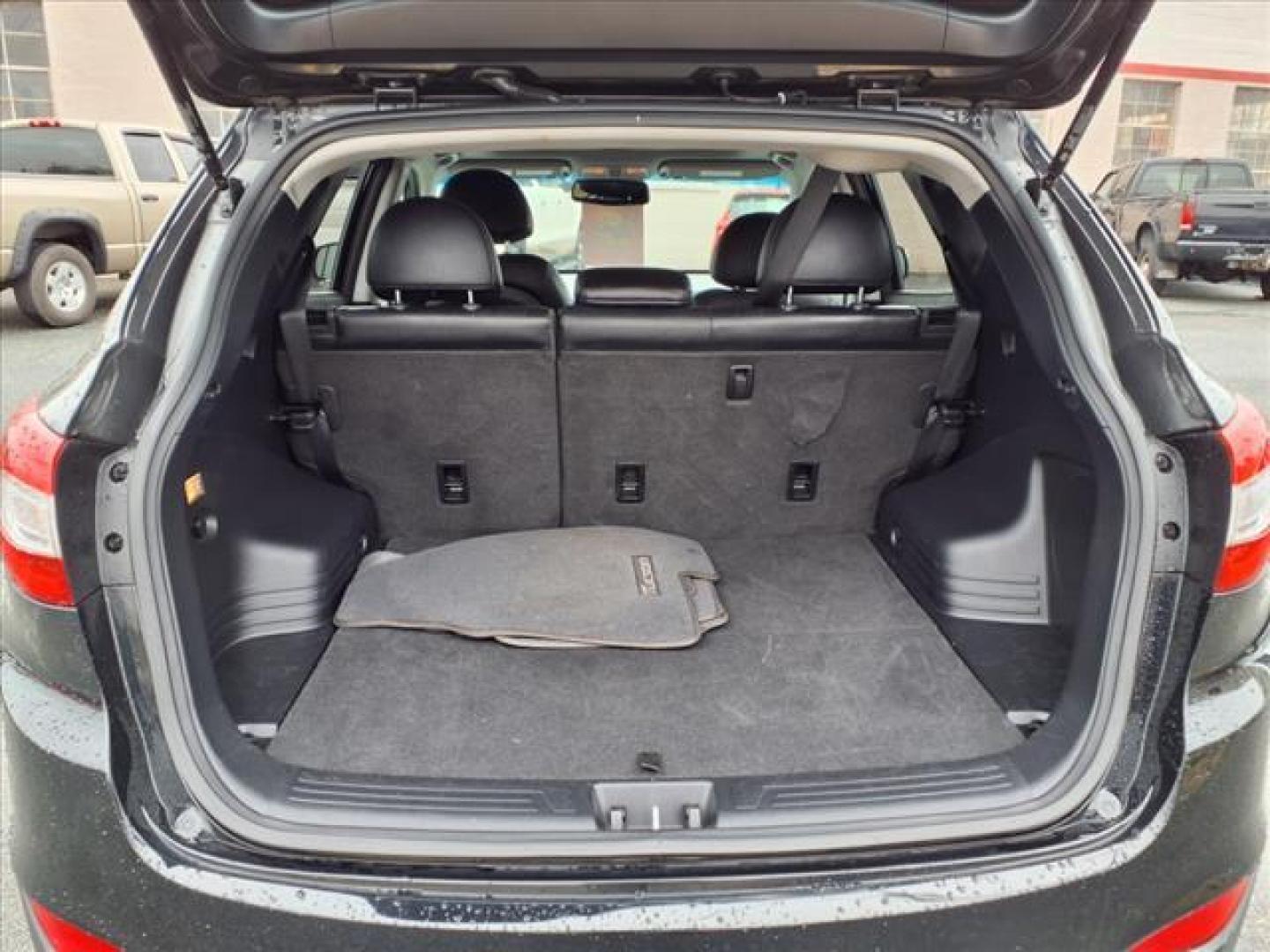 2015 Ash Black Hyundai TUCSON Limited (KM8JUCAG6FU) with an 2.4L 2.4L I4 182hp 177ft. lbs. Fuel Injected engine, 6-Speed Shiftable Automatic transmission, located at 50 Eastern Blvd., Essex, MD, 21221, (410) 686-3444, 39.304367, -76.484947 - Photo#4