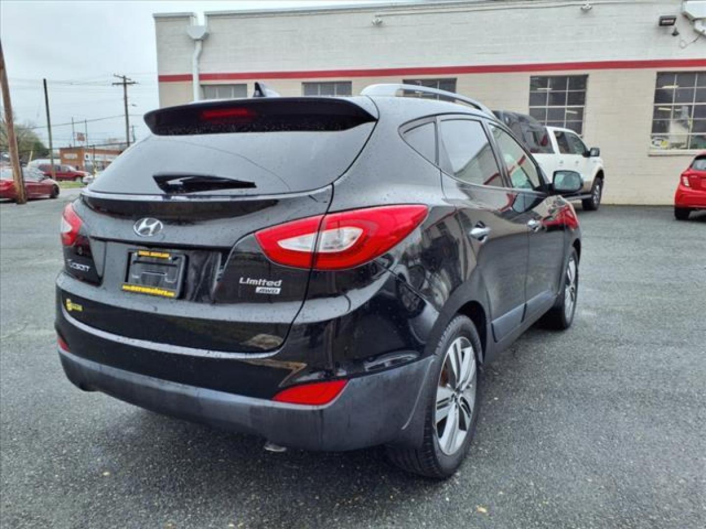 2015 Ash Black Hyundai TUCSON Limited (KM8JUCAG6FU) with an 2.4L 2.4L I4 182hp 177ft. lbs. Fuel Injected engine, 6-Speed Shiftable Automatic transmission, located at 50 Eastern Blvd., Essex, MD, 21221, (410) 686-3444, 39.304367, -76.484947 - Photo#5