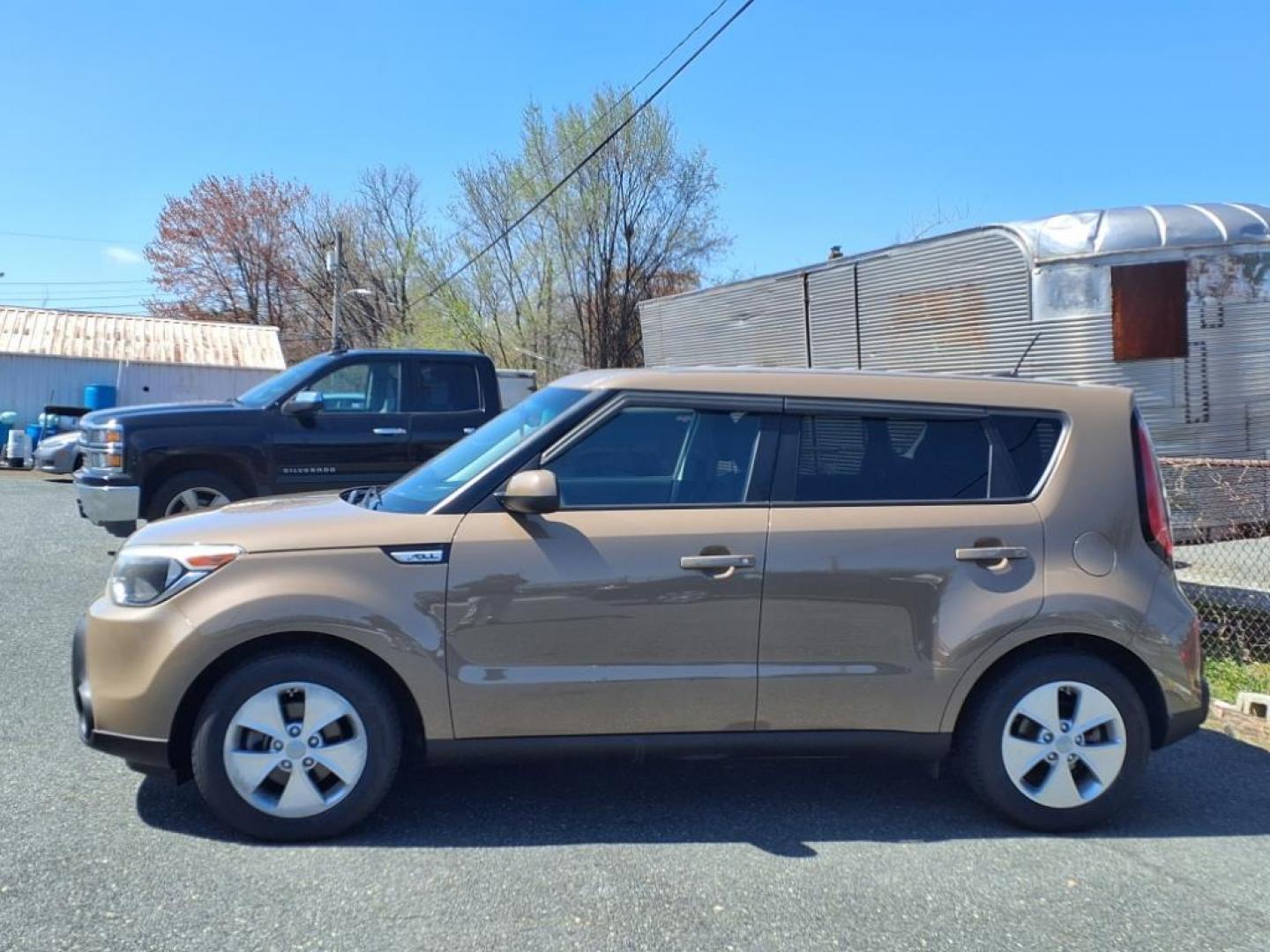 2015 Brown Kia Soul Base (KNDJN2A29F7) with an 1.6L 4 Cylinder Fuel Injected engine, Automatic transmission, located at 50 Eastern Blvd., Essex, MD, 21221, (410) 686-3444, 39.304367, -76.484947 - Photo#1