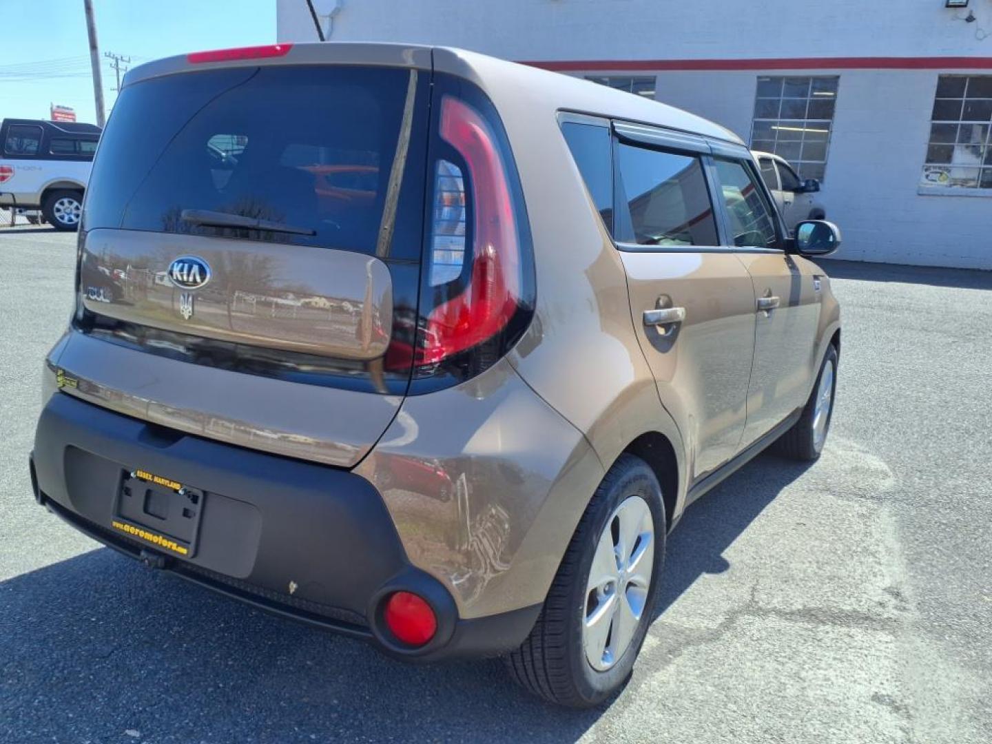 2015 Brown Kia Soul Base (KNDJN2A29F7) with an 1.6L 4 Cylinder Fuel Injected engine, Automatic transmission, located at 50 Eastern Blvd., Essex, MD, 21221, (410) 686-3444, 39.304367, -76.484947 - Photo#5