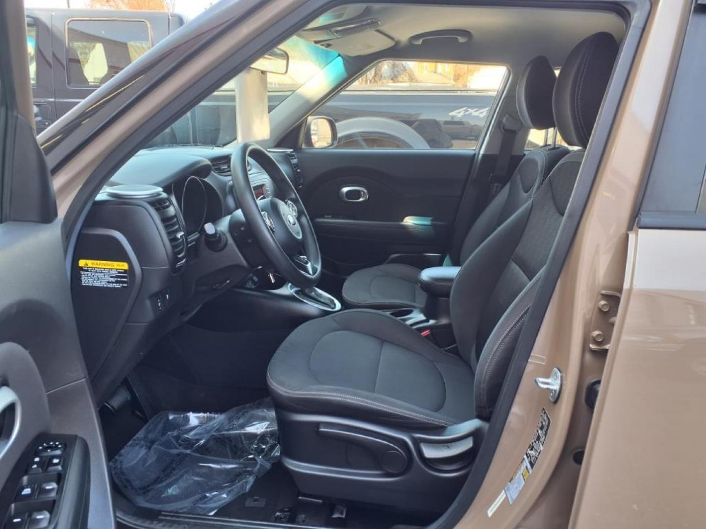 2015 Brown Kia Soul Base (KNDJN2A29F7) with an 1.6L 4 Cylinder Fuel Injected engine, Automatic transmission, located at 50 Eastern Blvd., Essex, MD, 21221, (410) 686-3444, 39.304367, -76.484947 - Photo#12