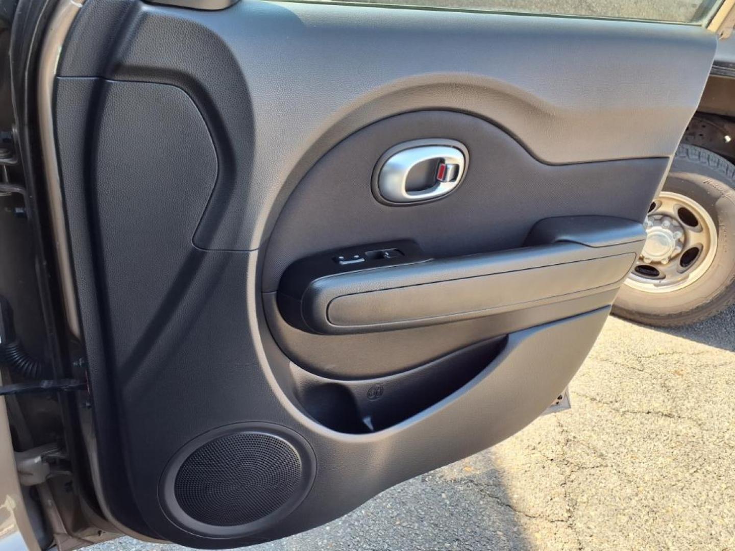 2015 Brown Kia Soul Base (KNDJN2A29F7) with an 1.6L 4 Cylinder Fuel Injected engine, Automatic transmission, located at 50 Eastern Blvd., Essex, MD, 21221, (410) 686-3444, 39.304367, -76.484947 - Photo#17