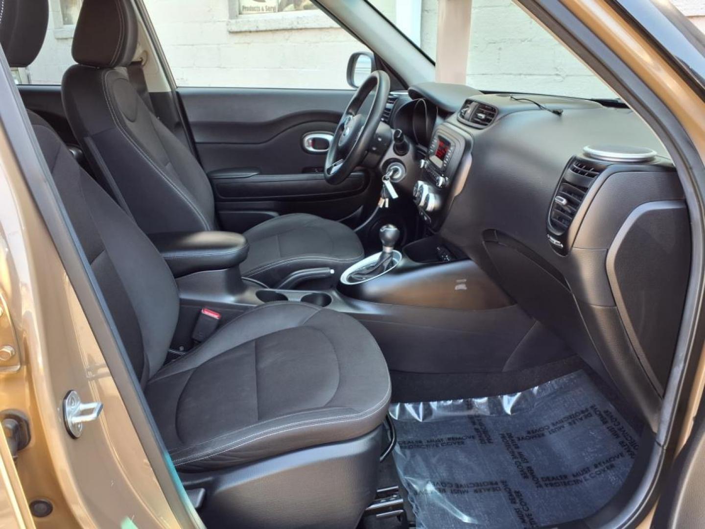 2015 Brown Kia Soul Base (KNDJN2A29F7) with an 1.6L 4 Cylinder Fuel Injected engine, Automatic transmission, located at 50 Eastern Blvd., Essex, MD, 21221, (410) 686-3444, 39.304367, -76.484947 - Photo#18
