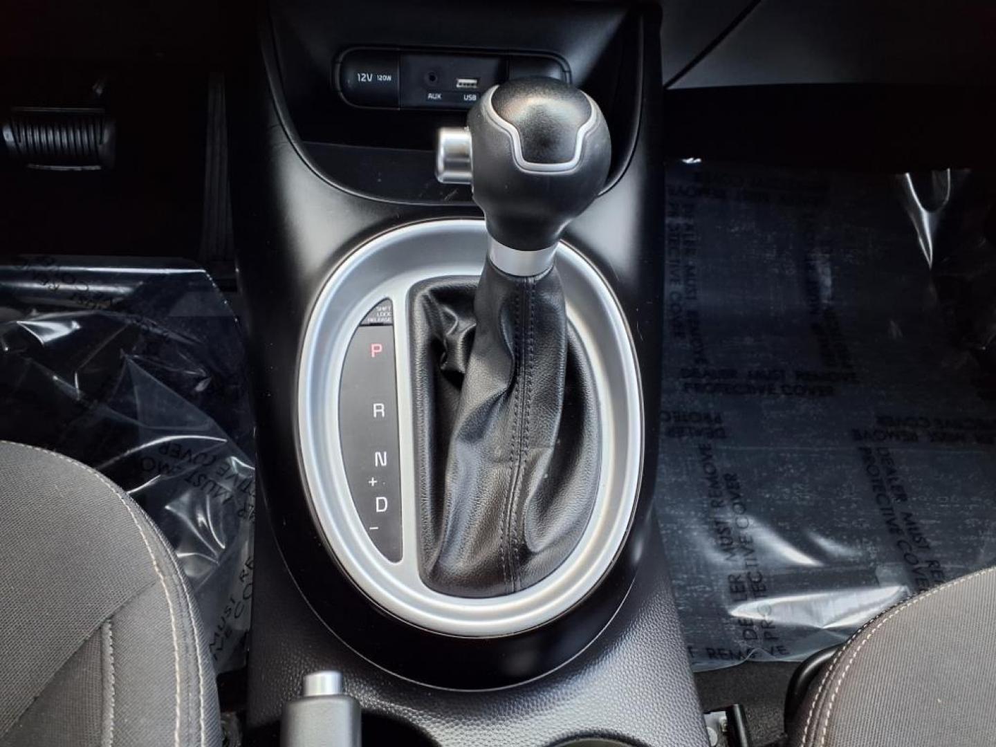2015 Brown Kia Soul Base (KNDJN2A29F7) with an 1.6L 4 Cylinder Fuel Injected engine, Automatic transmission, located at 50 Eastern Blvd., Essex, MD, 21221, (410) 686-3444, 39.304367, -76.484947 - Photo#19