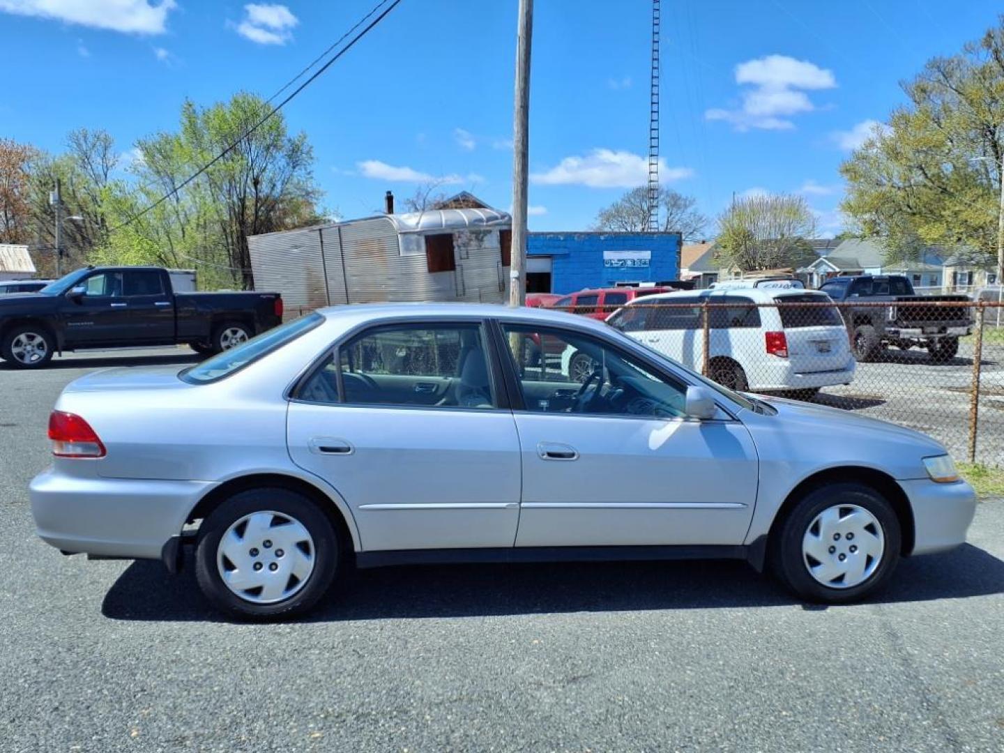 2002 Satin Silver Metallic Honda Accord LX V-6 (1HGCG16402A) with an 3.0L 6 Cylinder Fuel Injected engine, Automatic transmission, located at 50 Eastern Blvd., Essex, MD, 21221, (410) 686-3444, 39.304367, -76.484947 - Photo#5
