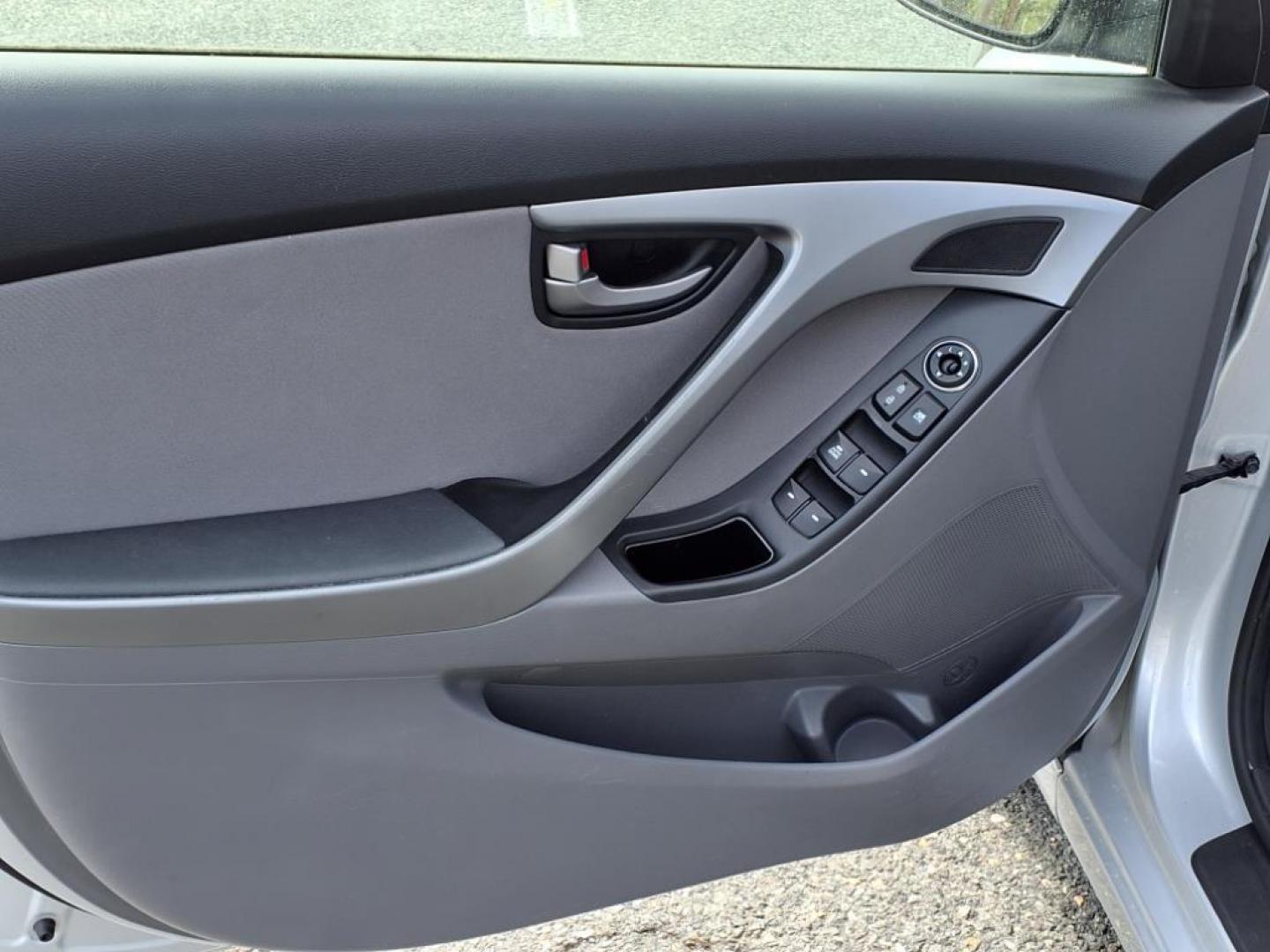 2014 Radiant Silver Hyundai ELANTRA SE (KMHDH4AE8EU) with an 1.8L 1.8L I4 145hp 130ft. lbs. Sequential-Port F.I. engine, 6-Speed Shiftable Automatic transmission, located at 50 Eastern Blvd., Essex, MD, 21221, (410) 686-3444, 39.304367, -76.484947 - Photo#9