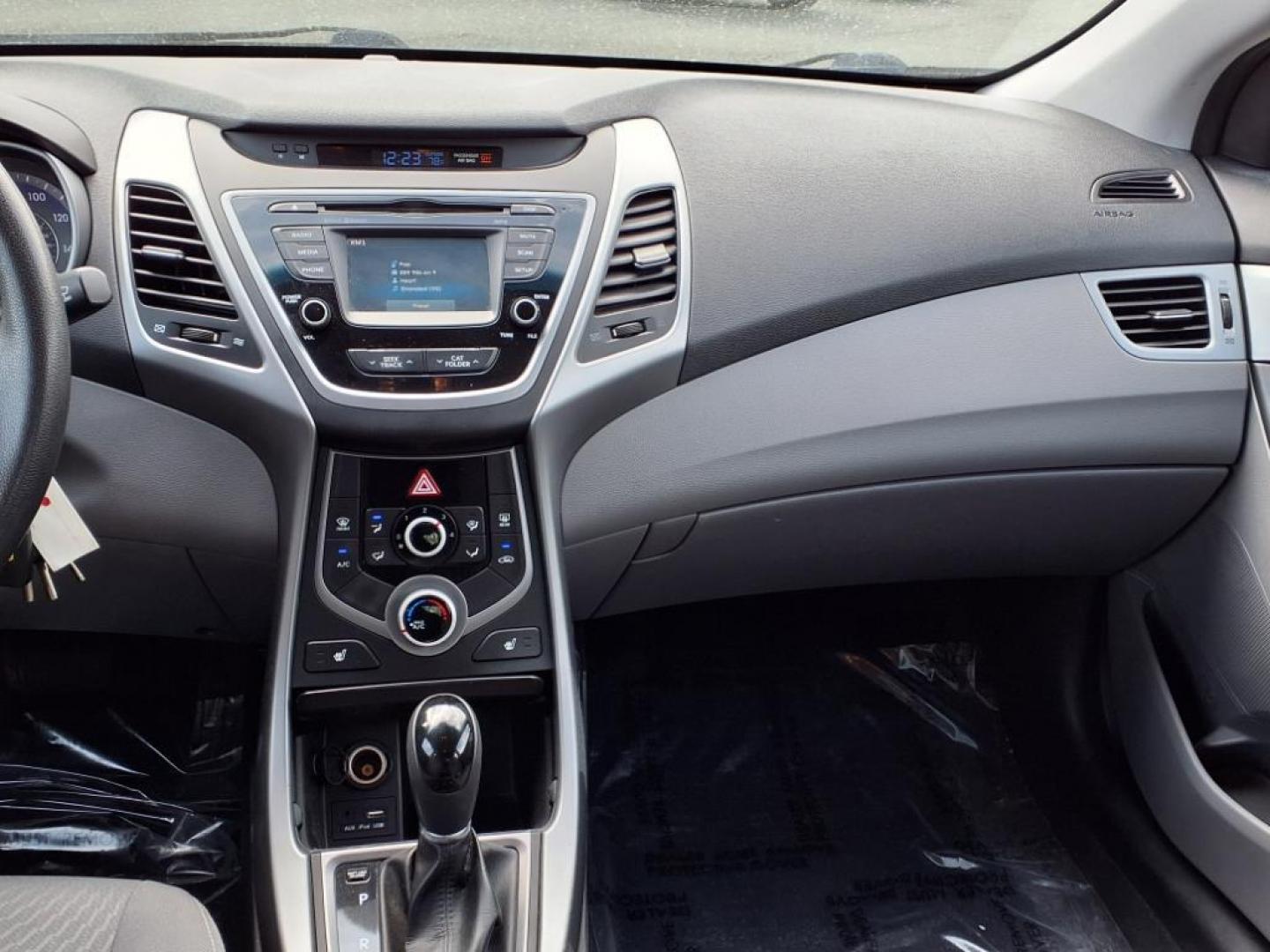 2014 Radiant Silver Hyundai ELANTRA SE (KMHDH4AE8EU) with an 1.8L 1.8L I4 145hp 130ft. lbs. Sequential-Port F.I. engine, 6-Speed Shiftable Automatic transmission, located at 50 Eastern Blvd., Essex, MD, 21221, (410) 686-3444, 39.304367, -76.484947 - Photo#15