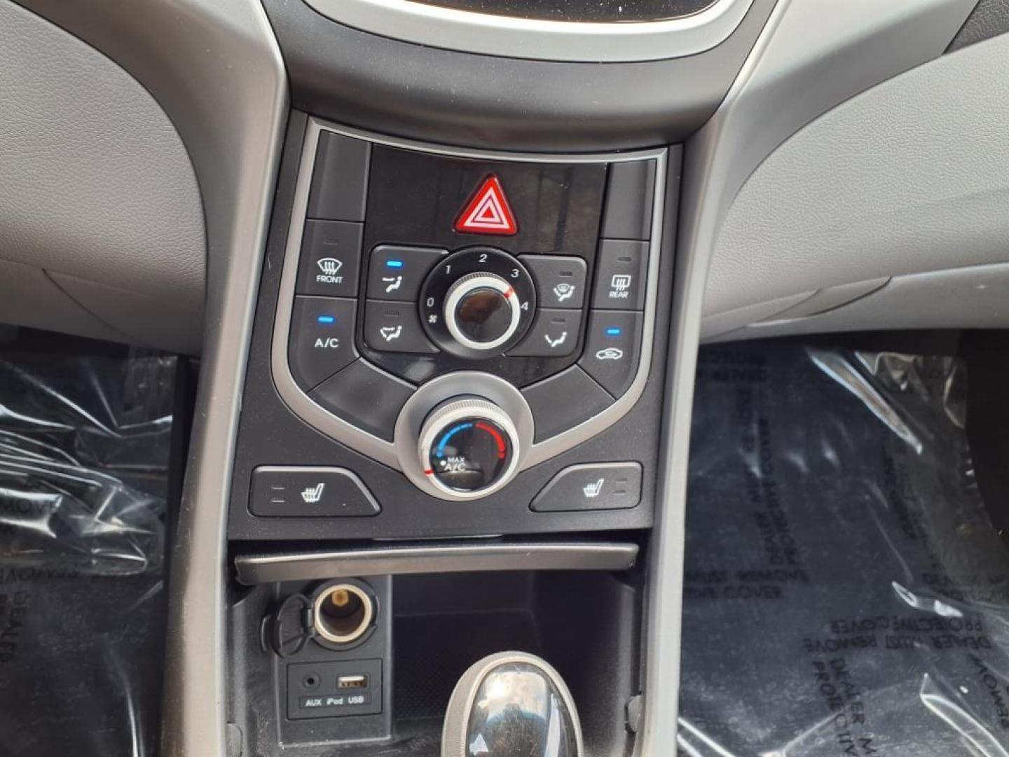 2014 Radiant Silver Hyundai ELANTRA SE (KMHDH4AE8EU) with an 1.8L 1.8L I4 145hp 130ft. lbs. Sequential-Port F.I. engine, 6-Speed Shiftable Automatic transmission, located at 50 Eastern Blvd., Essex, MD, 21221, (410) 686-3444, 39.304367, -76.484947 - Photo#17