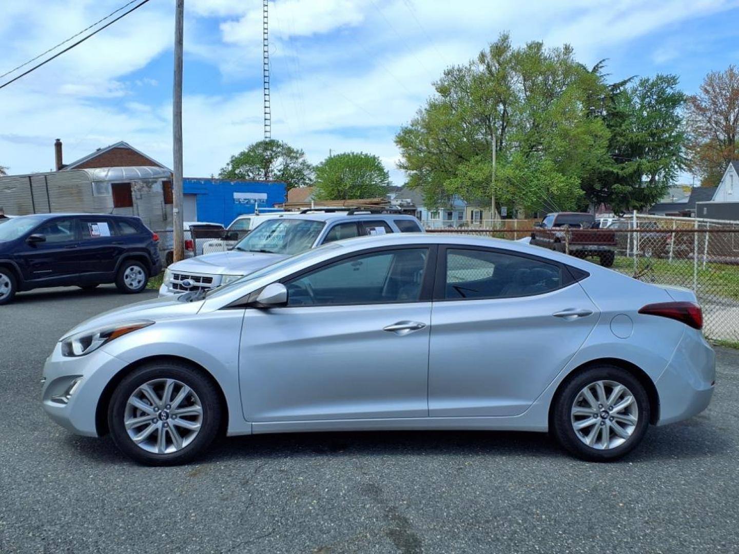 2014 Radiant Silver Hyundai ELANTRA SE (KMHDH4AE8EU) with an 1.8L 1.8L I4 145hp 130ft. lbs. Sequential-Port F.I. engine, 6-Speed Shiftable Automatic transmission, located at 50 Eastern Blvd., Essex, MD, 21221, (410) 686-3444, 39.304367, -76.484947 - Photo#1