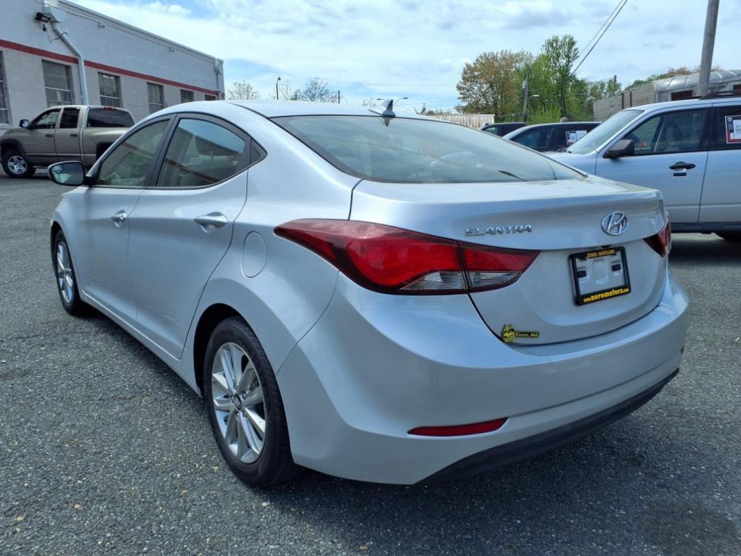 2014 Radiant Silver Hyundai ELANTRA SE (KMHDH4AE8EU) with an 1.8L 1.8L I4 145hp 130ft. lbs. Sequential-Port F.I. engine, 6-Speed Shiftable Automatic transmission, located at 50 Eastern Blvd., Essex, MD, 21221, (410) 686-3444, 39.304367, -76.484947 - Photo#2