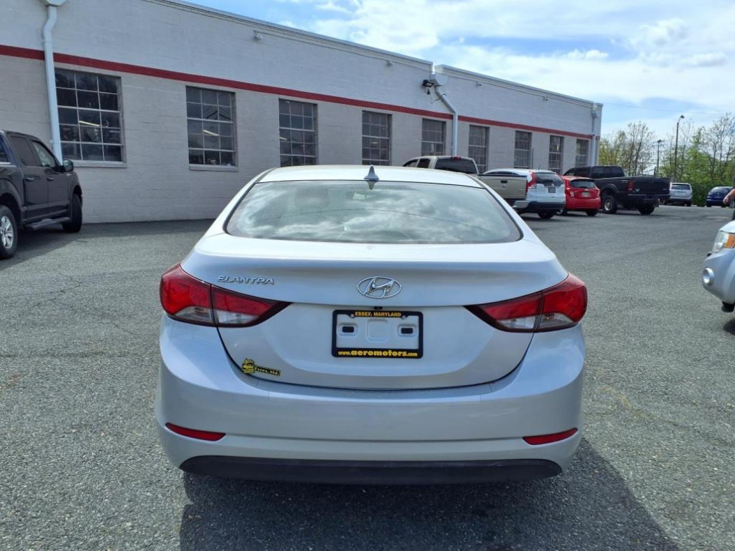 2014 Radiant Silver Hyundai ELANTRA SE (KMHDH4AE8EU) with an 1.8L 1.8L I4 145hp 130ft. lbs. Sequential-Port F.I. engine, 6-Speed Shiftable Automatic transmission, located at 50 Eastern Blvd., Essex, MD, 21221, (410) 686-3444, 39.304367, -76.484947 - Photo#3