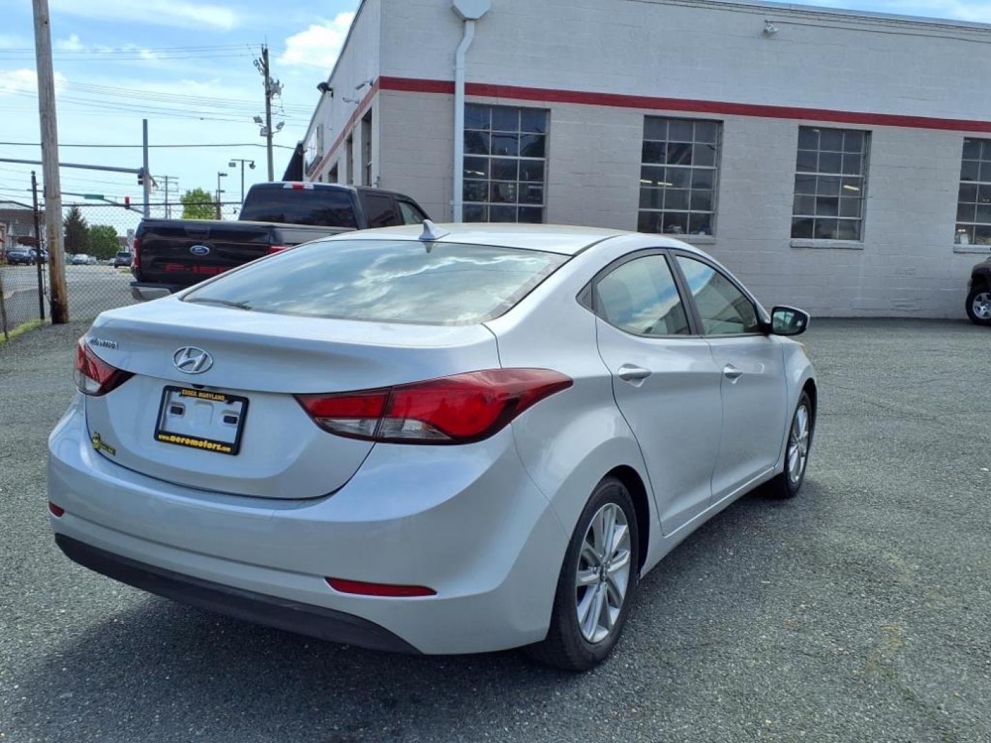 2014 Radiant Silver Hyundai ELANTRA SE (KMHDH4AE8EU) with an 1.8L 1.8L I4 145hp 130ft. lbs. Sequential-Port F.I. engine, 6-Speed Shiftable Automatic transmission, located at 50 Eastern Blvd., Essex, MD, 21221, (410) 686-3444, 39.304367, -76.484947 - Photo#4