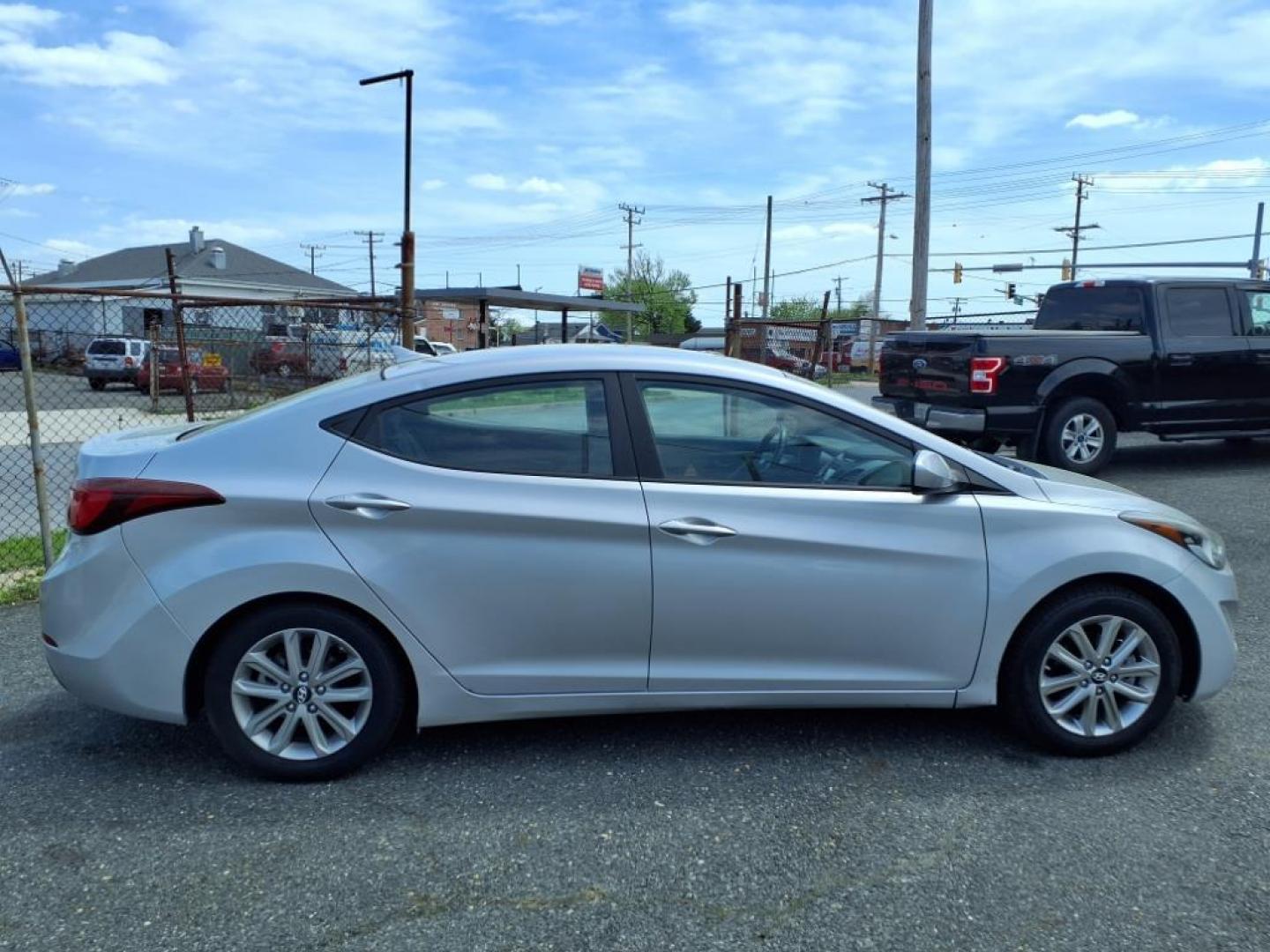2014 Radiant Silver Hyundai ELANTRA SE (KMHDH4AE8EU) with an 1.8L 1.8L I4 145hp 130ft. lbs. Sequential-Port F.I. engine, 6-Speed Shiftable Automatic transmission, located at 50 Eastern Blvd., Essex, MD, 21221, (410) 686-3444, 39.304367, -76.484947 - Photo#5