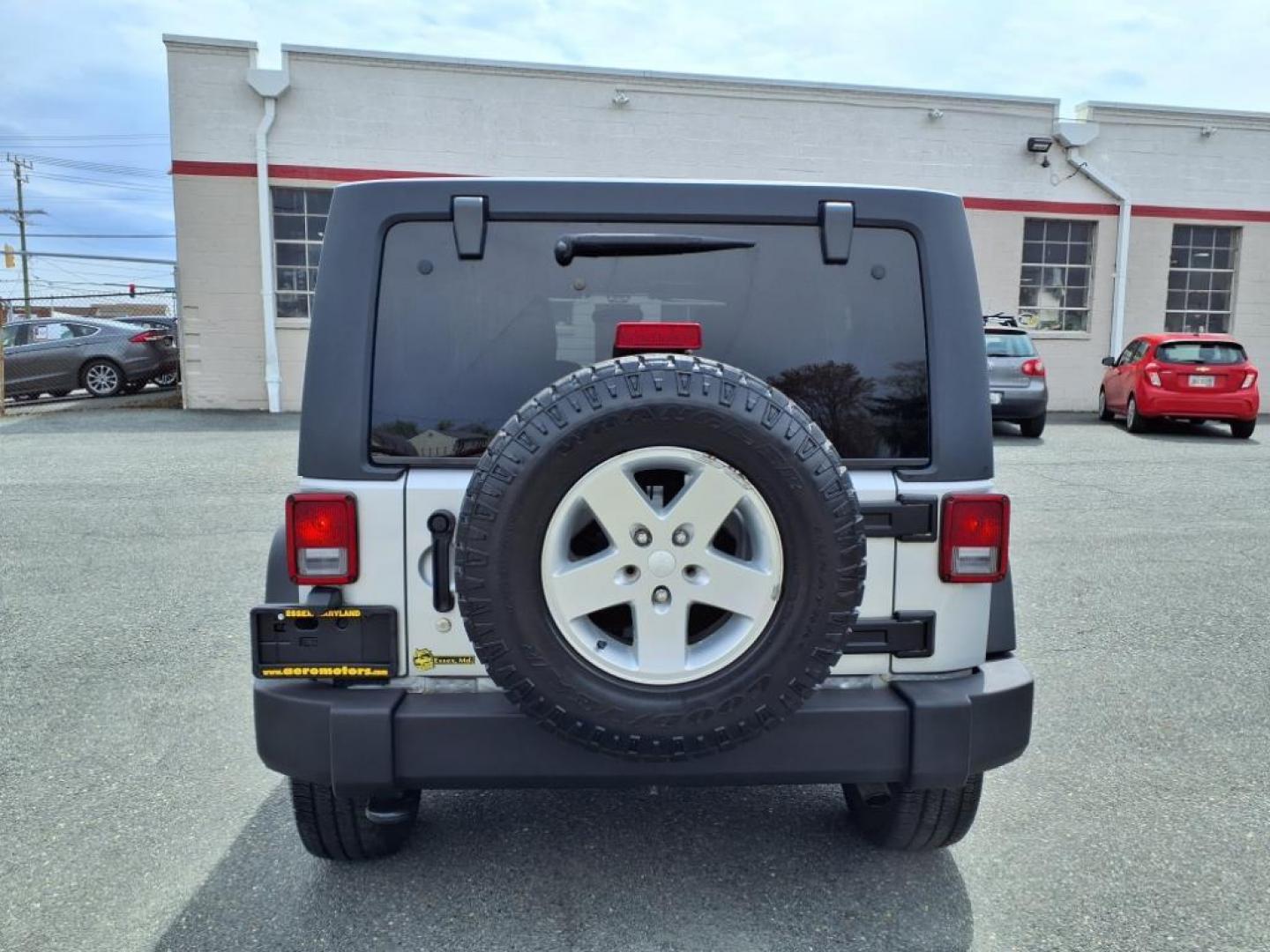 2011 Bright Silver Metallic Clear Coat Jeep Wrangler Unlimited Sport (1J4BA3H19BL) with an 3.8L 3.8L V6 202hp 237ft. lbs. Sequential-Port F.I. engine, 6-Speed Manual transmission, located at 50 Eastern Blvd., Essex, MD, 21221, (410) 686-3444, 39.304367, -76.484947 - Photo#3