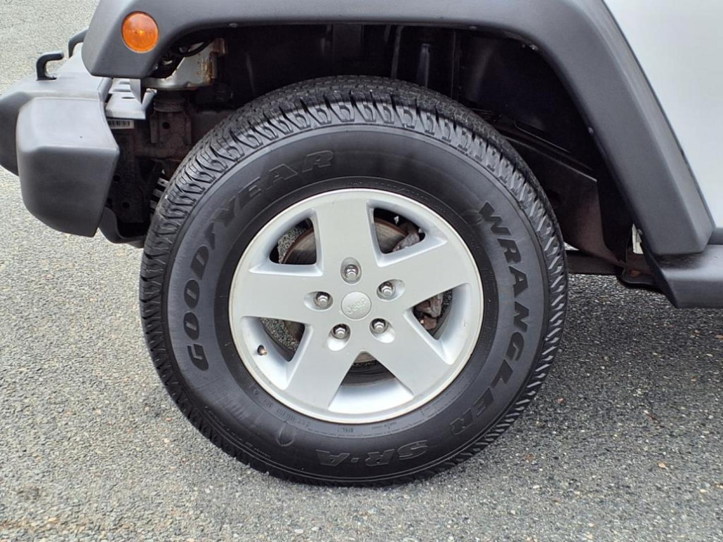 2011 Bright Silver Metallic Clear Coat Jeep Wrangler Unlimited Sport (1J4BA3H19BL) with an 3.8L 3.8L V6 202hp 237ft. lbs. Sequential-Port F.I. engine, 6-Speed Manual transmission, located at 50 Eastern Blvd., Essex, MD, 21221, (410) 686-3444, 39.304367, -76.484947 - Photo#9