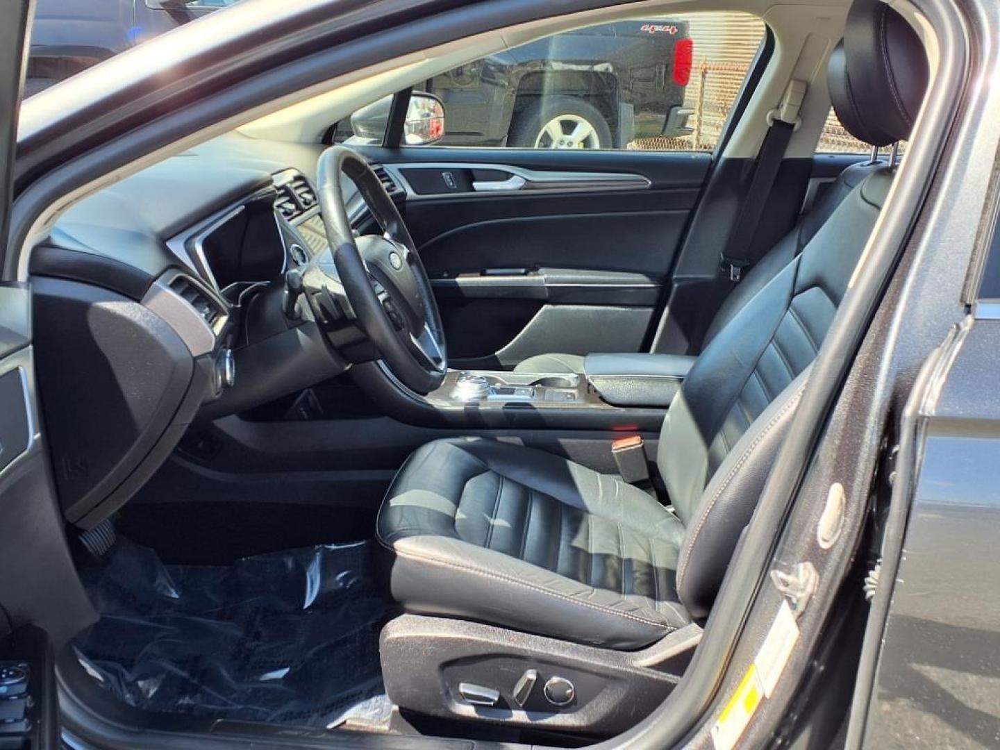 2017 Magnetic Ford Fusion SE (3FA6P0HD3HR) with an 1.5L 4 Cylinder Turbocharged engine, Automatic transmission, located at 50 Eastern Blvd., Essex, MD, 21221, (410) 686-3444, 39.304367, -76.484947 - Photo#11