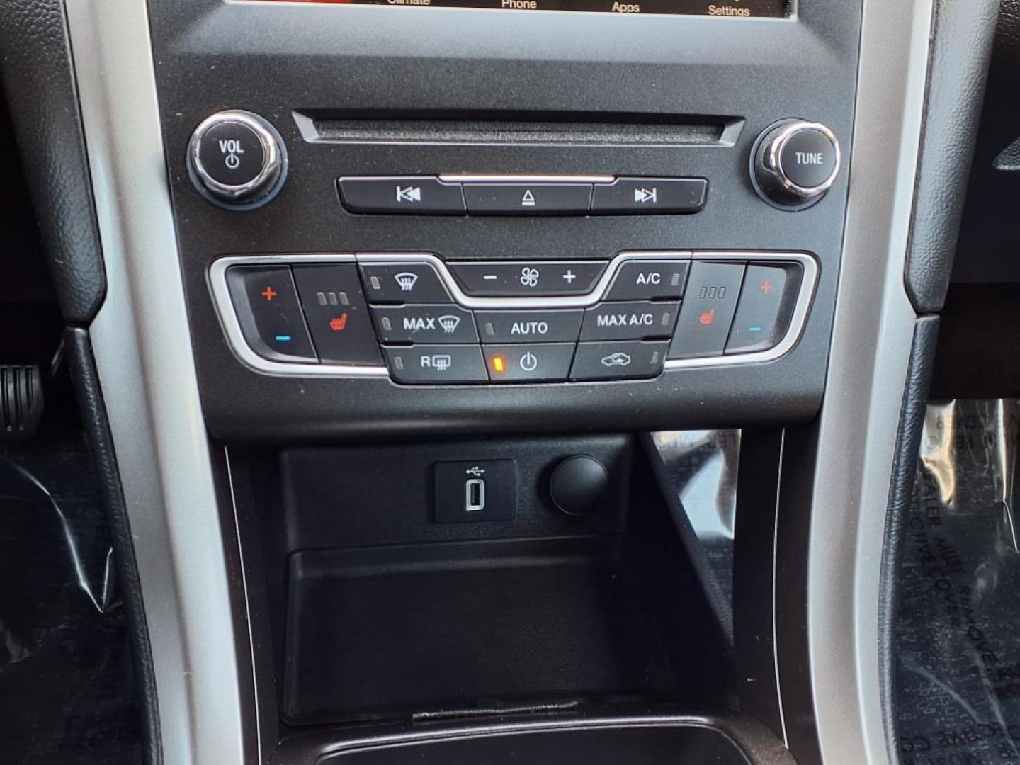 2017 Magnetic Ford Fusion SE (3FA6P0HD3HR) with an 1.5L 4 Cylinder Turbocharged engine, Automatic transmission, located at 50 Eastern Blvd., Essex, MD, 21221, (410) 686-3444, 39.304367, -76.484947 - Photo#19