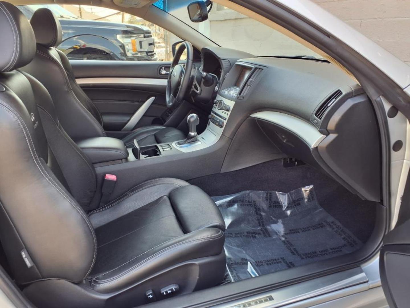 2008 Liquid Platinum INFINITI G37 Sport (JNKCV64E88M) with an 3.7L 3.7L V6 330hp 270ft. lbs. Sequential-Port F.I. engine, 6-Speed Manual transmission, located at 50 Eastern Blvd., Essex, MD, 21221, (410) 686-3444, 39.304367, -76.484947 - Photo#13