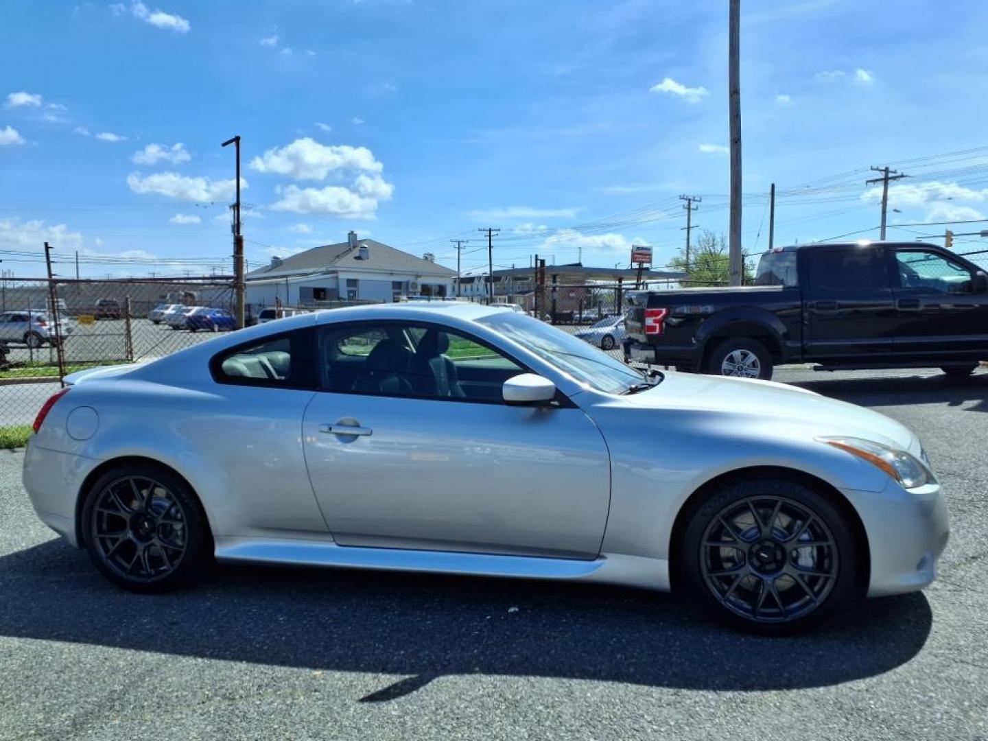 2008 Liquid Platinum INFINITI G37 Sport (JNKCV64E88M) with an 3.7L 3.7L V6 330hp 270ft. lbs. Sequential-Port F.I. engine, 6-Speed Manual transmission, located at 50 Eastern Blvd., Essex, MD, 21221, (410) 686-3444, 39.304367, -76.484947 - Photo#5