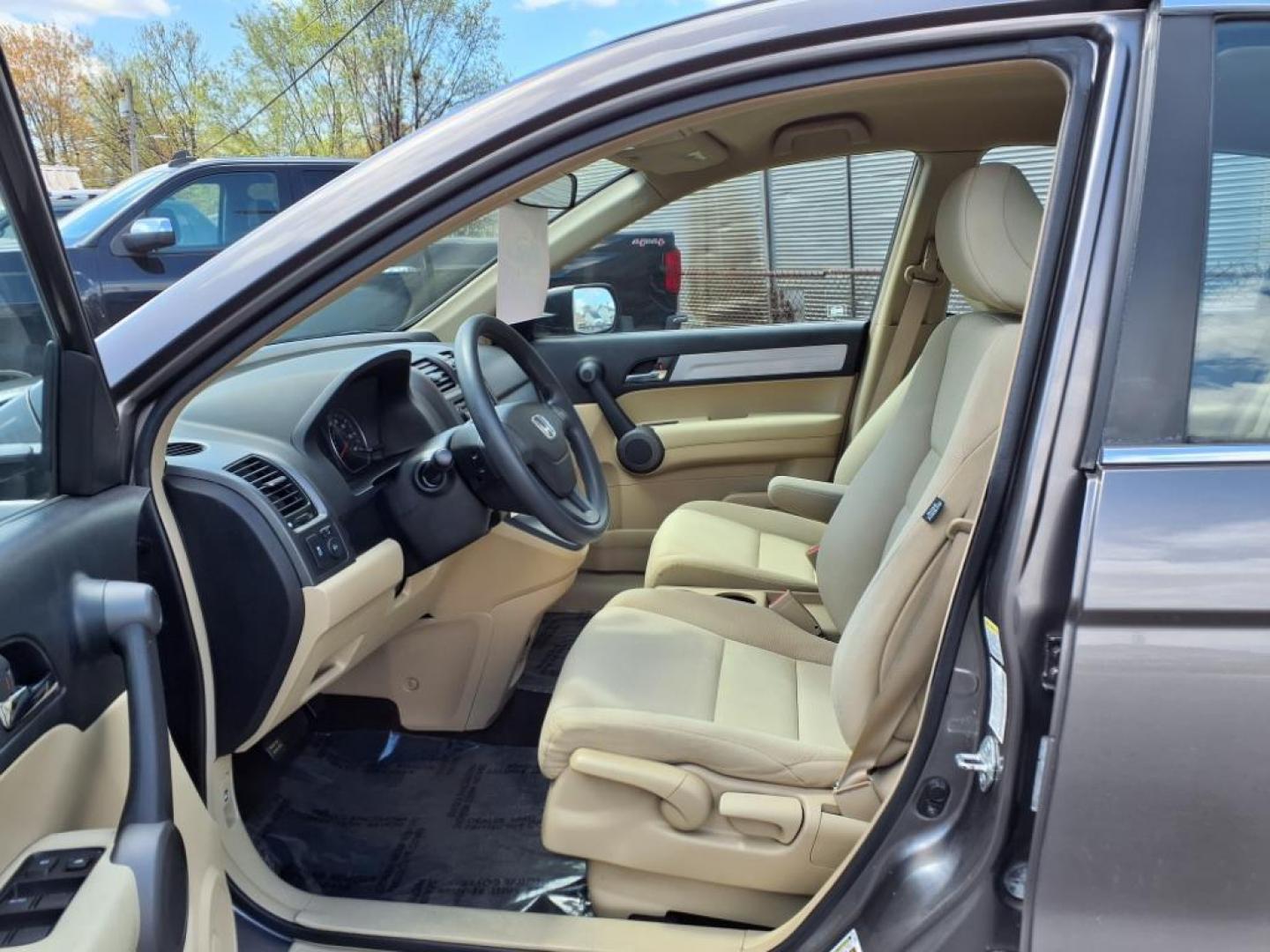 2010 Urban Titanium Metallic Honda CR-V LX (5J6RE3H30AL) with an 2.4L 4 Cylinder Sequential-Port F.I. engine, Automatic transmission, located at 50 Eastern Blvd., Essex, MD, 21221, (410) 686-3444, 39.304367, -76.484947 - Photo#12