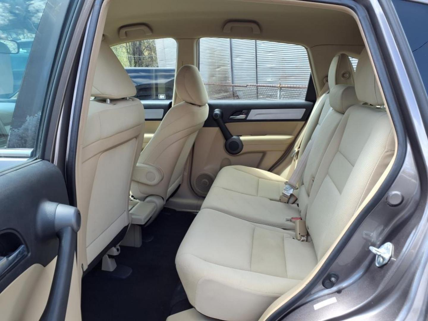 2010 Urban Titanium Metallic Honda CR-V LX (5J6RE3H30AL) with an 2.4L 4 Cylinder Sequential-Port F.I. engine, Automatic transmission, located at 50 Eastern Blvd., Essex, MD, 21221, (410) 686-3444, 39.304367, -76.484947 - Photo#13