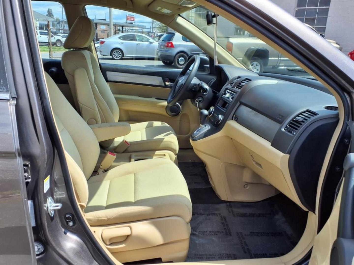 2010 Urban Titanium Metallic Honda CR-V LX (5J6RE3H30AL) with an 2.4L 4 Cylinder Sequential-Port F.I. engine, Automatic transmission, located at 50 Eastern Blvd., Essex, MD, 21221, (410) 686-3444, 39.304367, -76.484947 - Photo#17