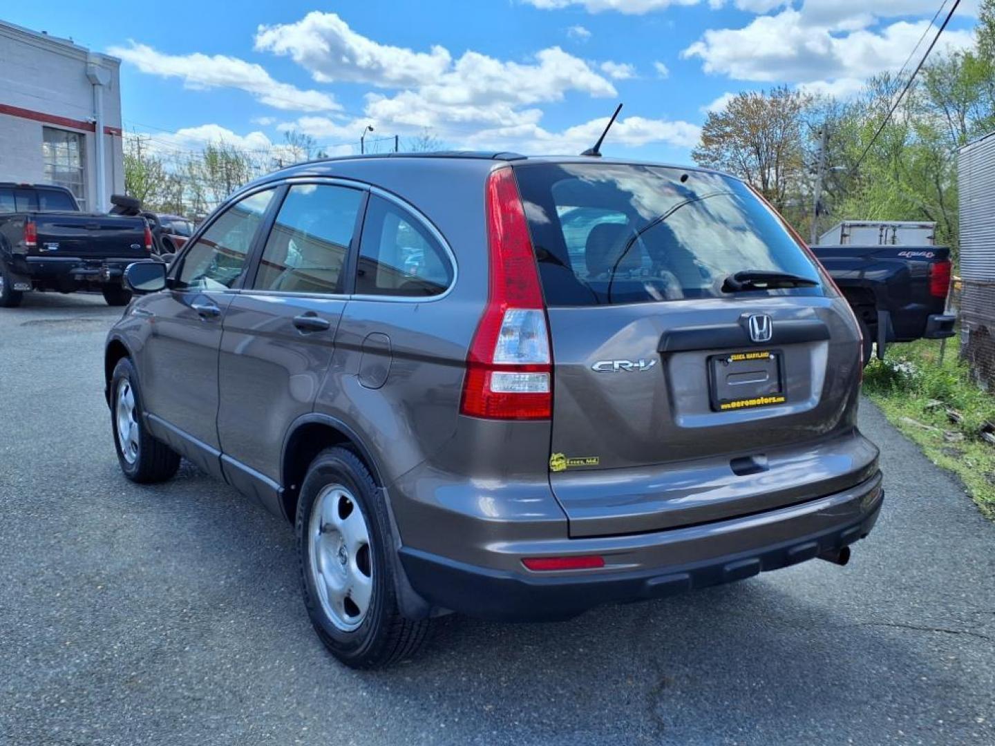 2010 Urban Titanium Metallic Honda CR-V LX (5J6RE3H30AL) with an 2.4L 4 Cylinder Sequential-Port F.I. engine, Automatic transmission, located at 50 Eastern Blvd., Essex, MD, 21221, (410) 686-3444, 39.304367, -76.484947 - Photo#2