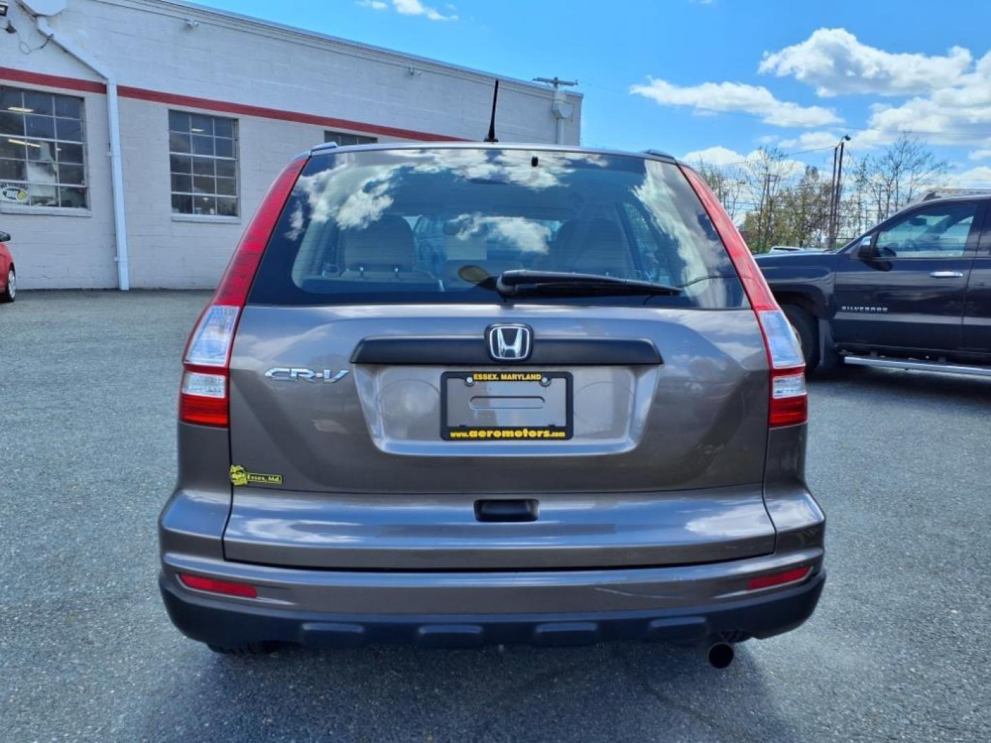 2010 Urban Titanium Metallic Honda CR-V LX (5J6RE3H30AL) with an 2.4L 4 Cylinder Sequential-Port F.I. engine, Automatic transmission, located at 50 Eastern Blvd., Essex, MD, 21221, (410) 686-3444, 39.304367, -76.484947 - Photo#3