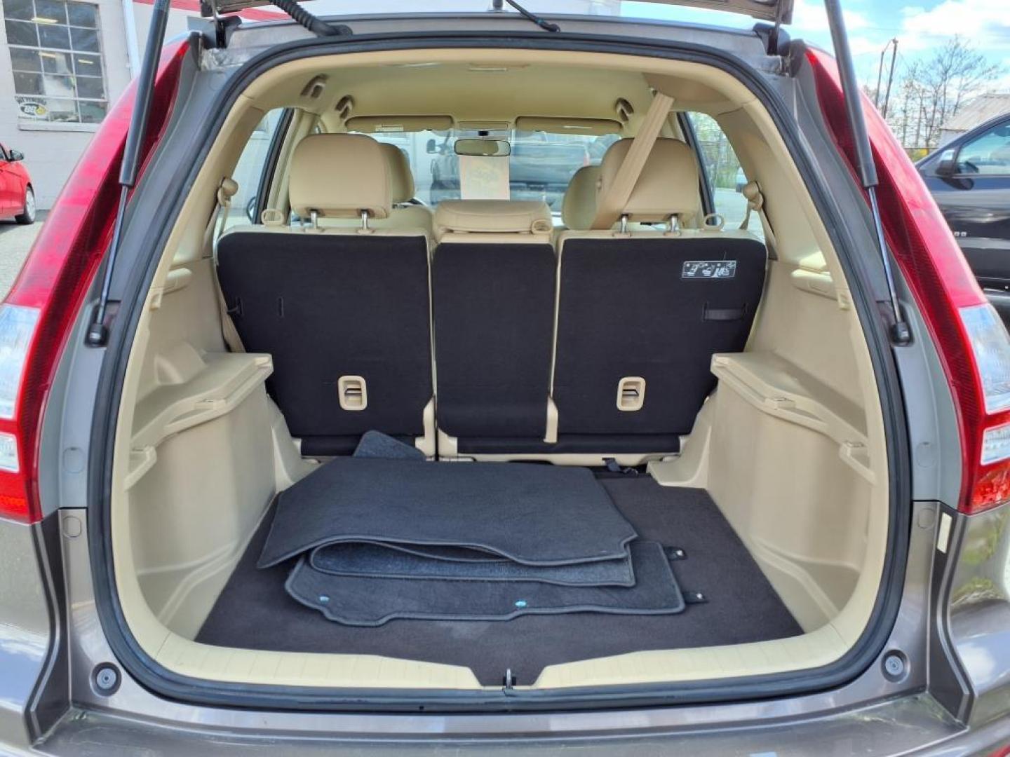 2010 Urban Titanium Metallic Honda CR-V LX (5J6RE3H30AL) with an 2.4L 4 Cylinder Sequential-Port F.I. engine, Automatic transmission, located at 50 Eastern Blvd., Essex, MD, 21221, (410) 686-3444, 39.304367, -76.484947 - Photo#4