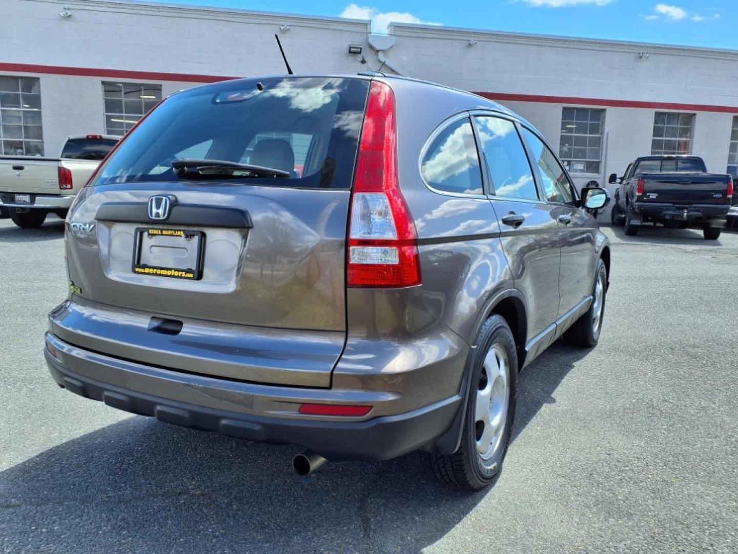 2010 Urban Titanium Metallic Honda CR-V LX (5J6RE3H30AL) with an 2.4L 4 Cylinder Sequential-Port F.I. engine, Automatic transmission, located at 50 Eastern Blvd., Essex, MD, 21221, (410) 686-3444, 39.304367, -76.484947 - Photo#5