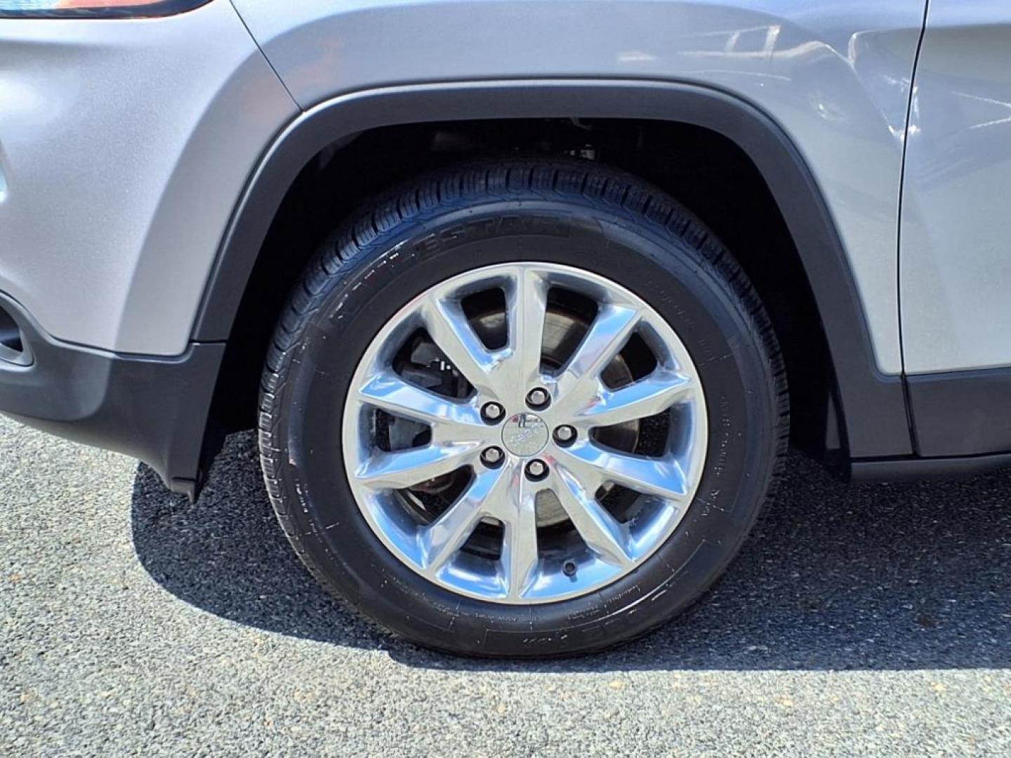 2014 Billet Silver Metallic Clear Coat Jeep Cherokee Limited (1C4PJMDS3EW) with an 3.2L 6 Cylinder Sequential-Port F.I. engine, ATAWD transmission, located at 50 Eastern Blvd., Essex, MD, 21221, (410) 686-3444, 39.304367, -76.484947 - Photo#9