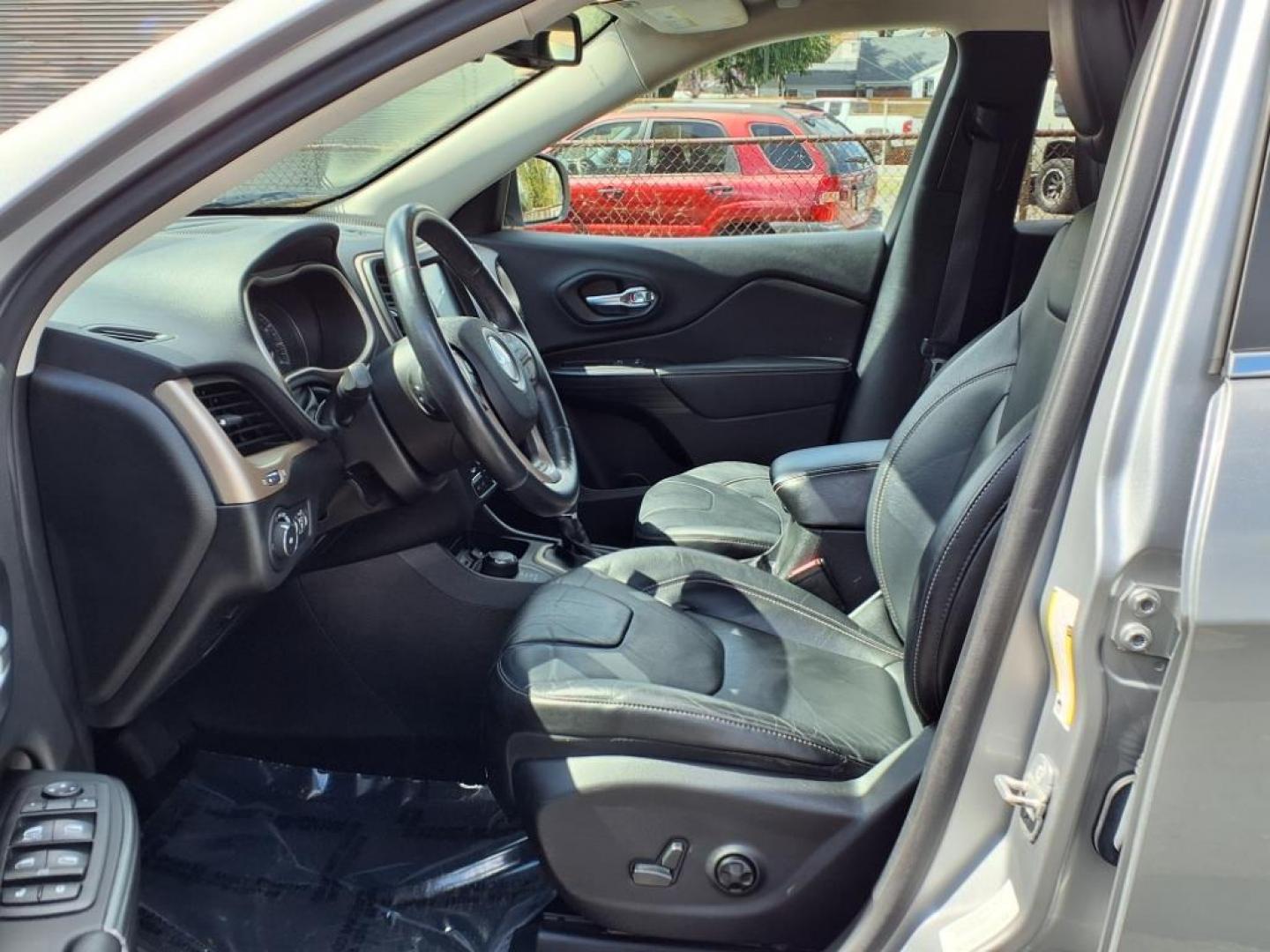 2014 Billet Silver Metallic Clear Coat Jeep Cherokee Limited (1C4PJMDS3EW) with an 3.2L 6 Cylinder Sequential-Port F.I. engine, ATAWD transmission, located at 50 Eastern Blvd., Essex, MD, 21221, (410) 686-3444, 39.304367, -76.484947 - Photo#12
