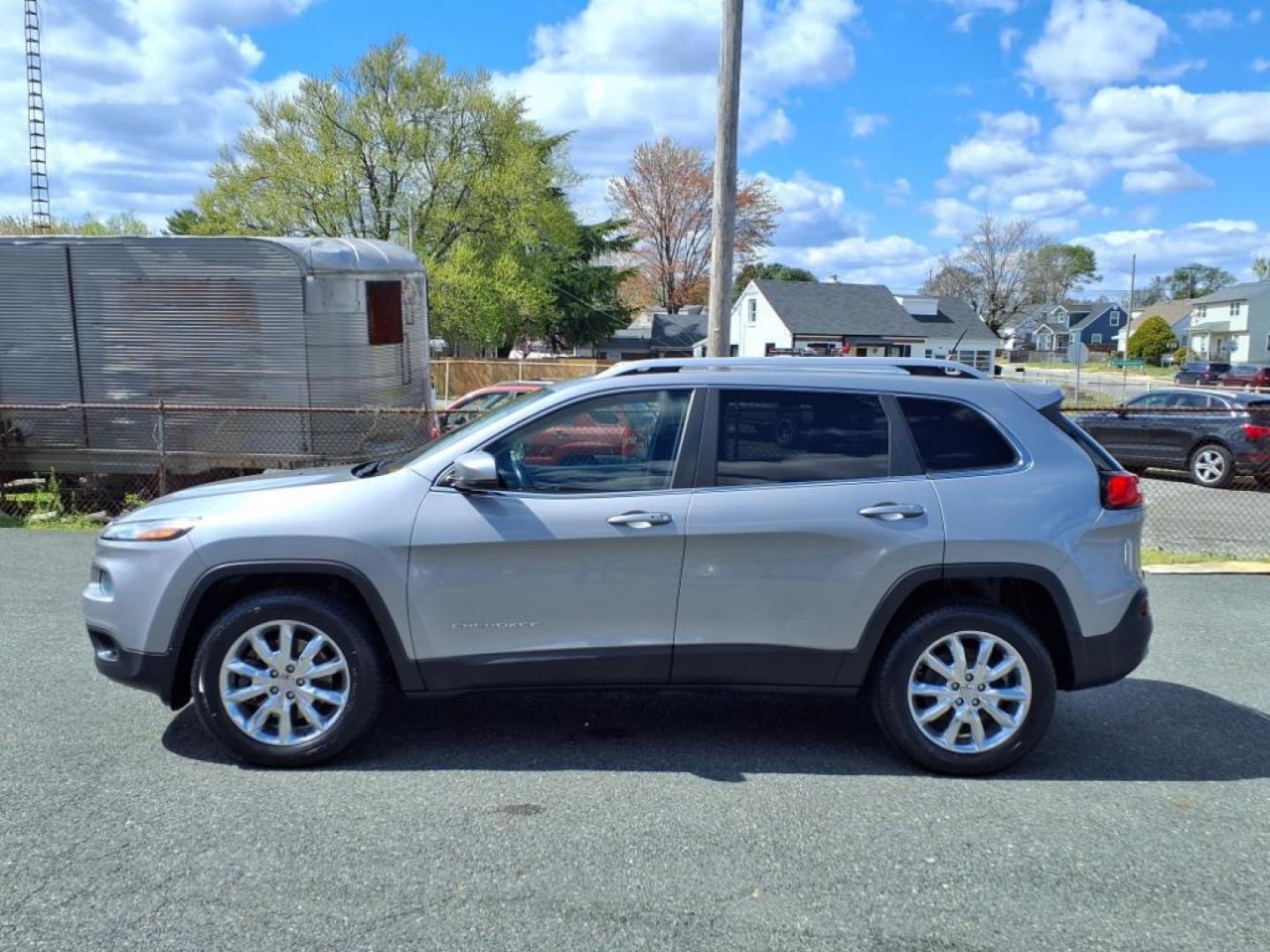 2014 Billet Silver Metallic Clear Coat Jeep Cherokee Limited (1C4PJMDS3EW) with an 3.2L 6 Cylinder Sequential-Port F.I. engine, ATAWD transmission, located at 50 Eastern Blvd., Essex, MD, 21221, (410) 686-3444, 39.304367, -76.484947 - Photo#1