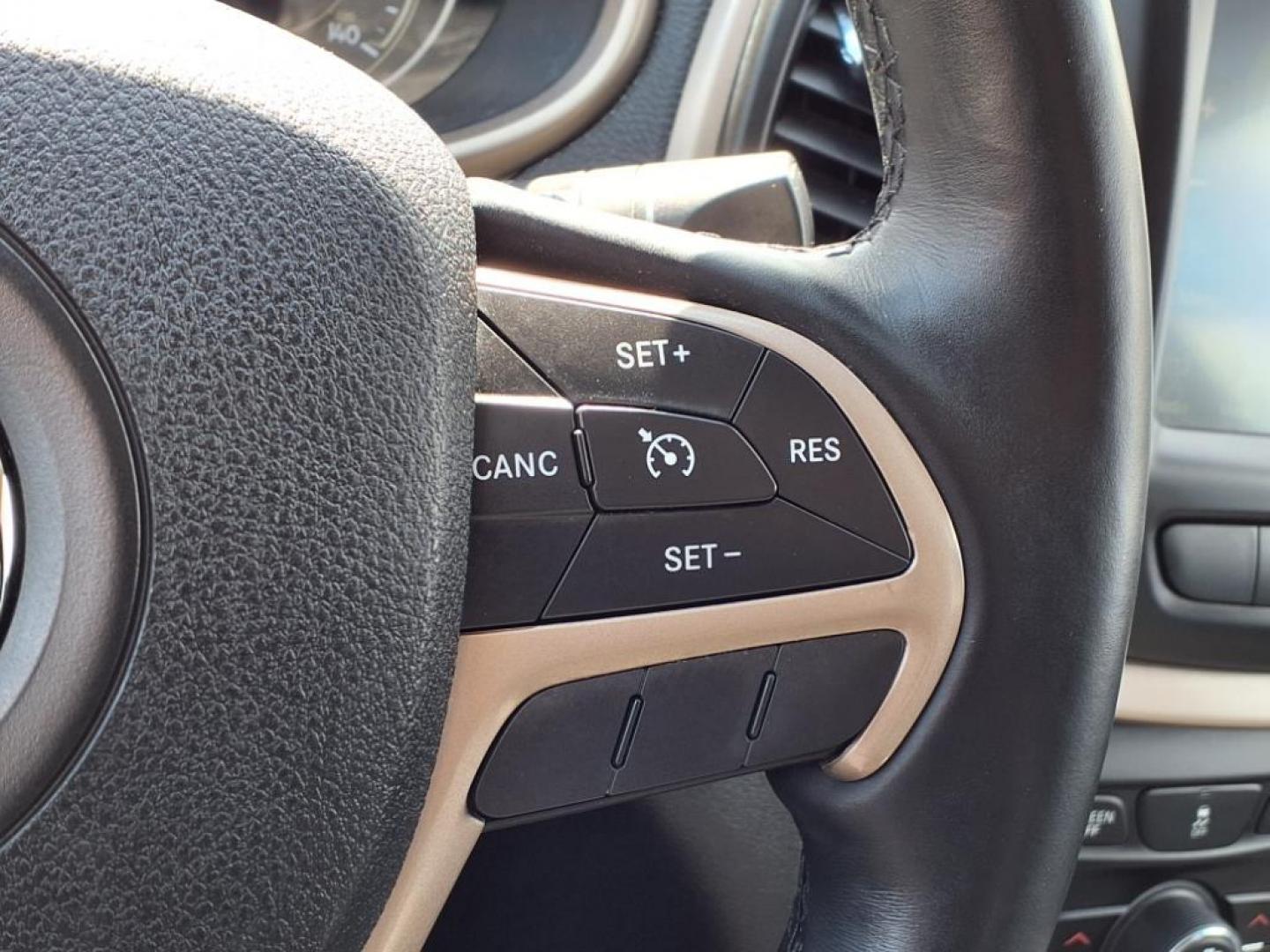 2014 Billet Silver Metallic Clear Coat Jeep Cherokee Limited (1C4PJMDS3EW) with an 3.2L 6 Cylinder Sequential-Port F.I. engine, ATAWD transmission, located at 50 Eastern Blvd., Essex, MD, 21221, (410) 686-3444, 39.304367, -76.484947 - Photo#24