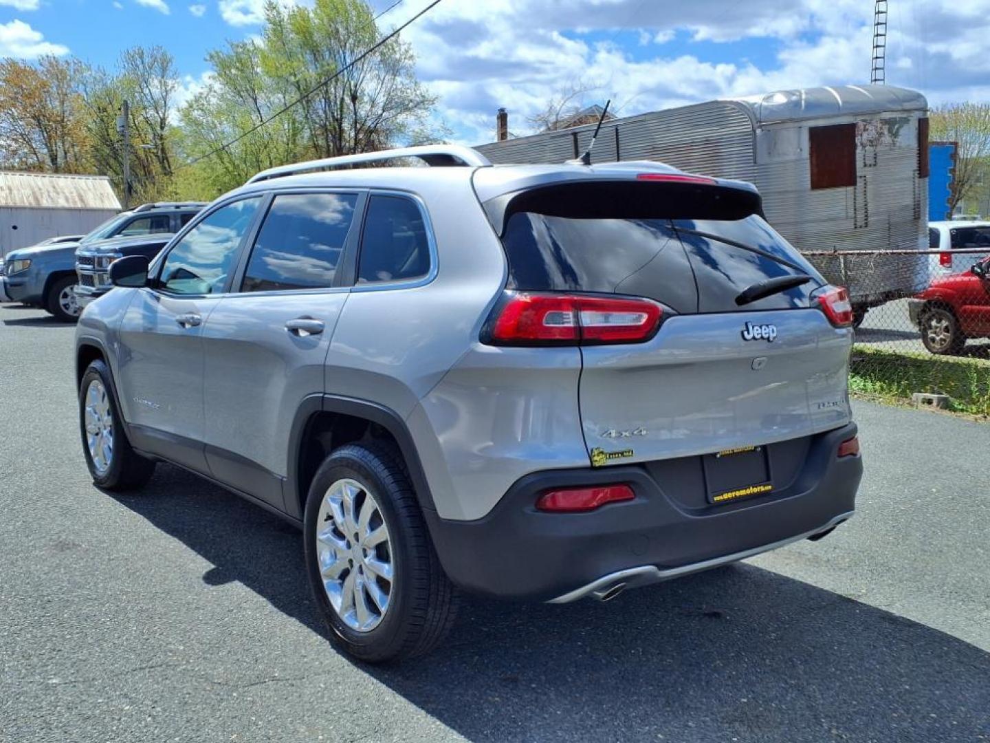 2014 Billet Silver Metallic Clear Coat Jeep Cherokee Limited (1C4PJMDS3EW) with an 3.2L 6 Cylinder Sequential-Port F.I. engine, ATAWD transmission, located at 50 Eastern Blvd., Essex, MD, 21221, (410) 686-3444, 39.304367, -76.484947 - Photo#2