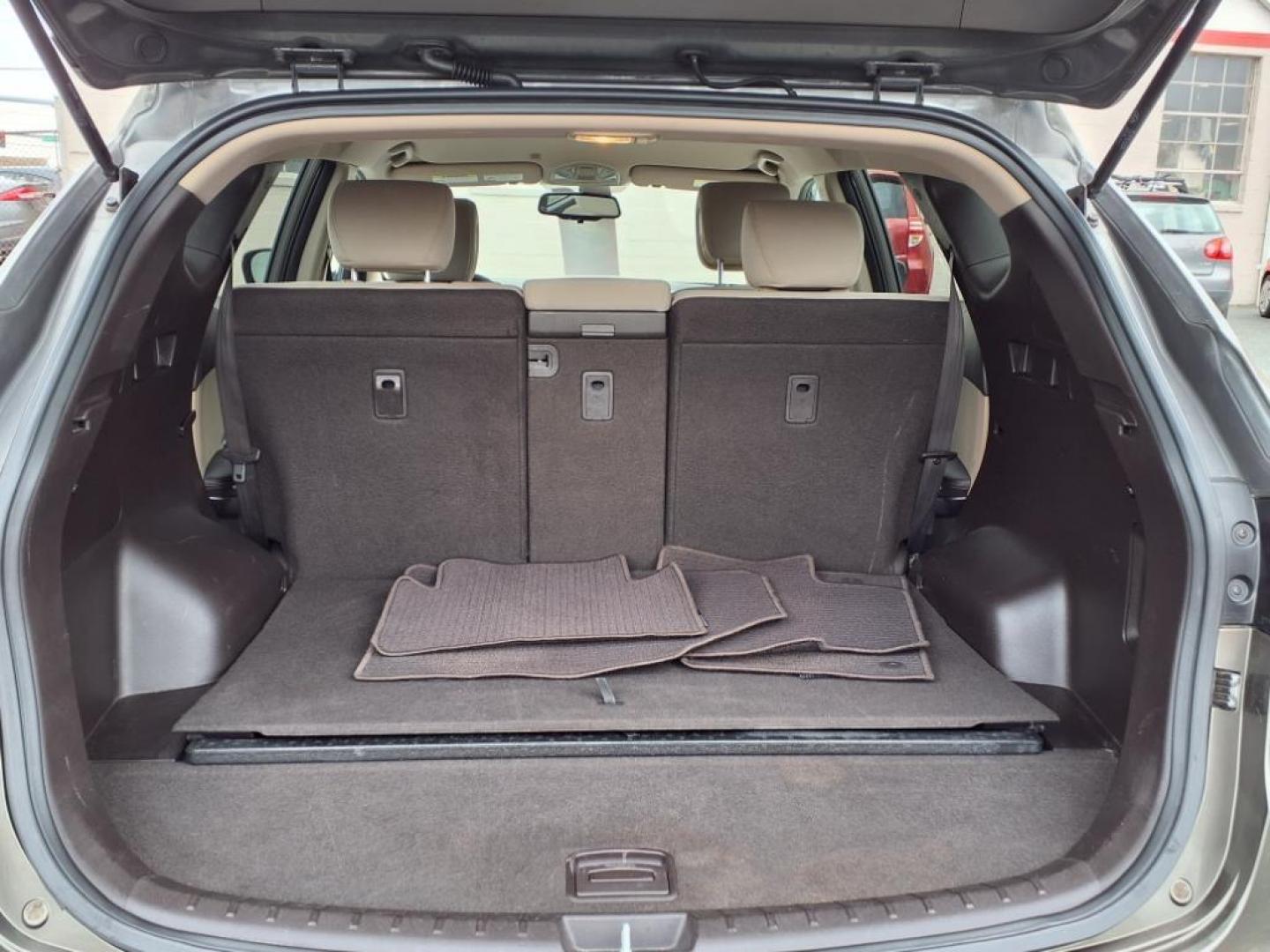 2013 Mineral Gray Hyundai SANTA FE Sport 2.4L (5XYZU3LB0DG) with an 2.4L 2.4L I4 190hp 181ft. lbs. Fuel Injected engine, 6-Speed Shiftable Automatic transmission, located at 50 Eastern Blvd., Essex, MD, 21221, (410) 686-3444, 39.304367, -76.484947 - Photo#4