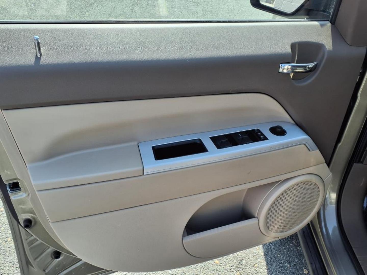 2008 Gold Jeep Patriot Limited (1J8FT48WX8D) with an 2.4L 4 Cylinder Sequential-Port F.I. engine, 4CYL transmission, located at 50 Eastern Blvd., Essex, MD, 21221, (410) 686-3444, 39.304367, -76.484947 - Photo#10