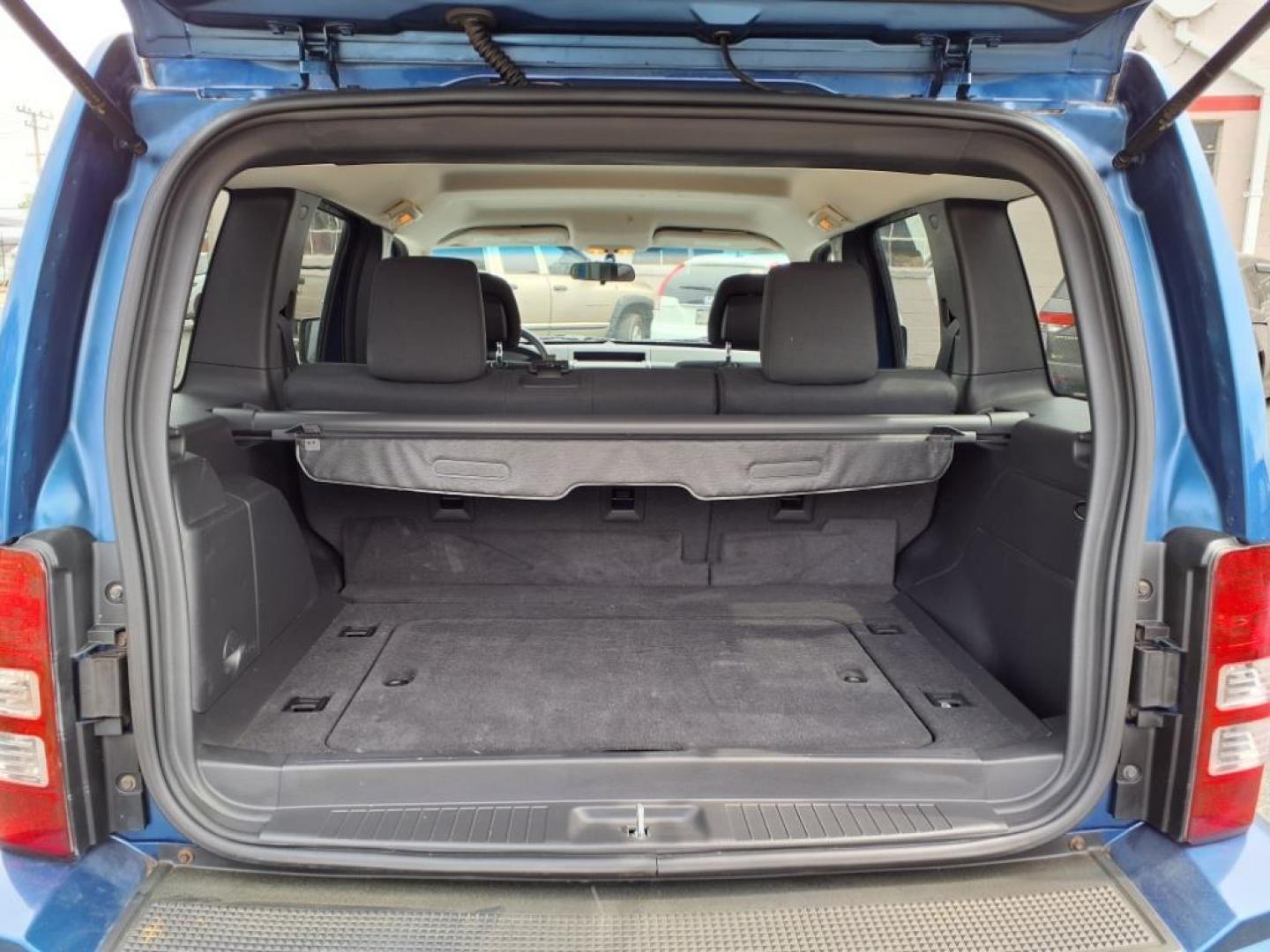 2010 Blue Jeep Liberty Sport (1J4PN2GK9AW) with an 3.7L 6 Cylinder Sequential-Port F.I. engine, AT4X4 transmission, located at 50 Eastern Blvd., Essex, MD, 21221, (410) 686-3444, 39.304367, -76.484947 - Photo#4