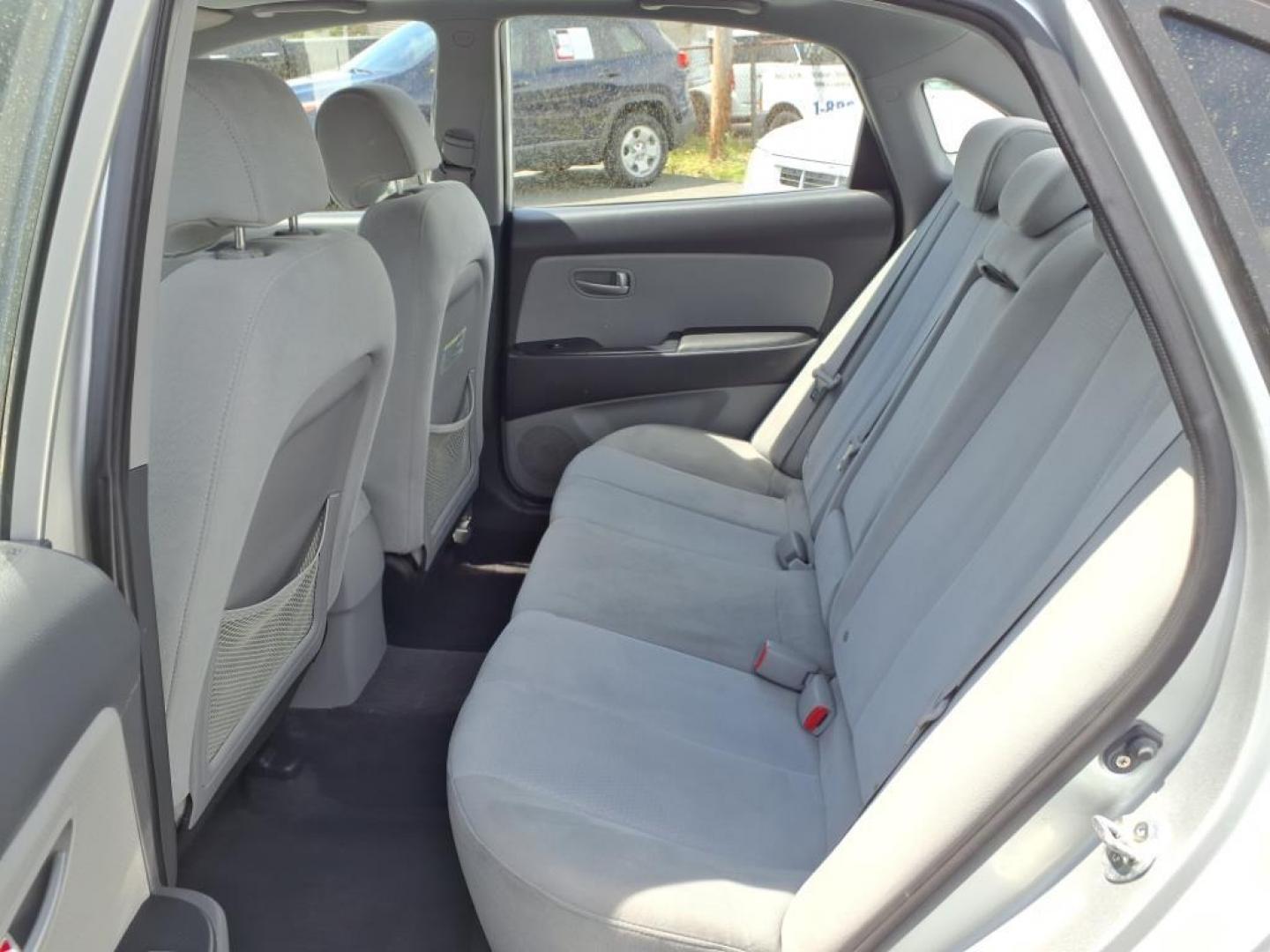 2009 Liquid Silver Hyundai ELANTRA GLS (KMHDU46D89U) with an 2.0L 2.0L I4 138hp 136ft. lbs. Sequential-Port F.I. engine, 4-Speed Automatic transmission, located at 50 Eastern Blvd., Essex, MD, 21221, (410) 686-3444, 39.304367, -76.484947 - Photo#9