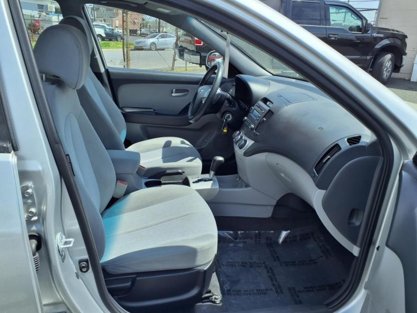 2009 Liquid Silver Hyundai ELANTRA GLS (KMHDU46D89U) with an 2.0L 2.0L I4 138hp 136ft. lbs. Sequential-Port F.I. engine, 4-Speed Automatic transmission, located at 50 Eastern Blvd., Essex, MD, 21221, (410) 686-3444, 39.304367, -76.484947 - Photo#14