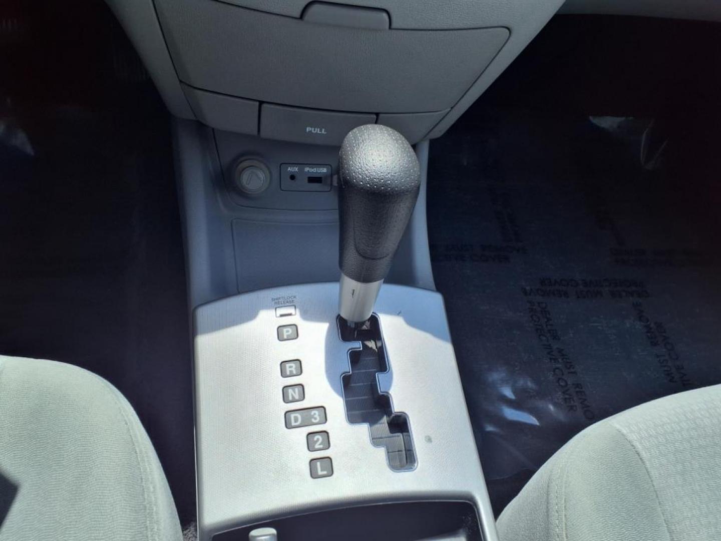 2009 Liquid Silver Hyundai ELANTRA GLS (KMHDU46D89U) with an 2.0L 2.0L I4 138hp 136ft. lbs. Sequential-Port F.I. engine, 4-Speed Automatic transmission, located at 50 Eastern Blvd., Essex, MD, 21221, (410) 686-3444, 39.304367, -76.484947 - Photo#15