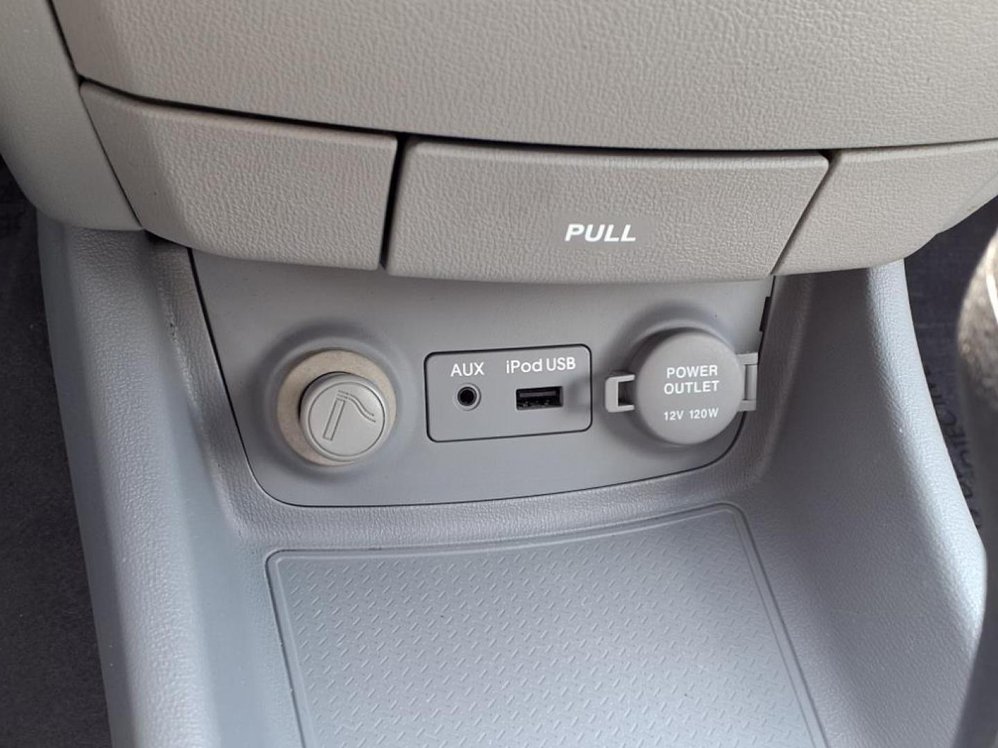 2009 Liquid Silver Hyundai ELANTRA GLS (KMHDU46D89U) with an 2.0L 2.0L I4 138hp 136ft. lbs. Sequential-Port F.I. engine, 4-Speed Automatic transmission, located at 50 Eastern Blvd., Essex, MD, 21221, (410) 686-3444, 39.304367, -76.484947 - Photo#18