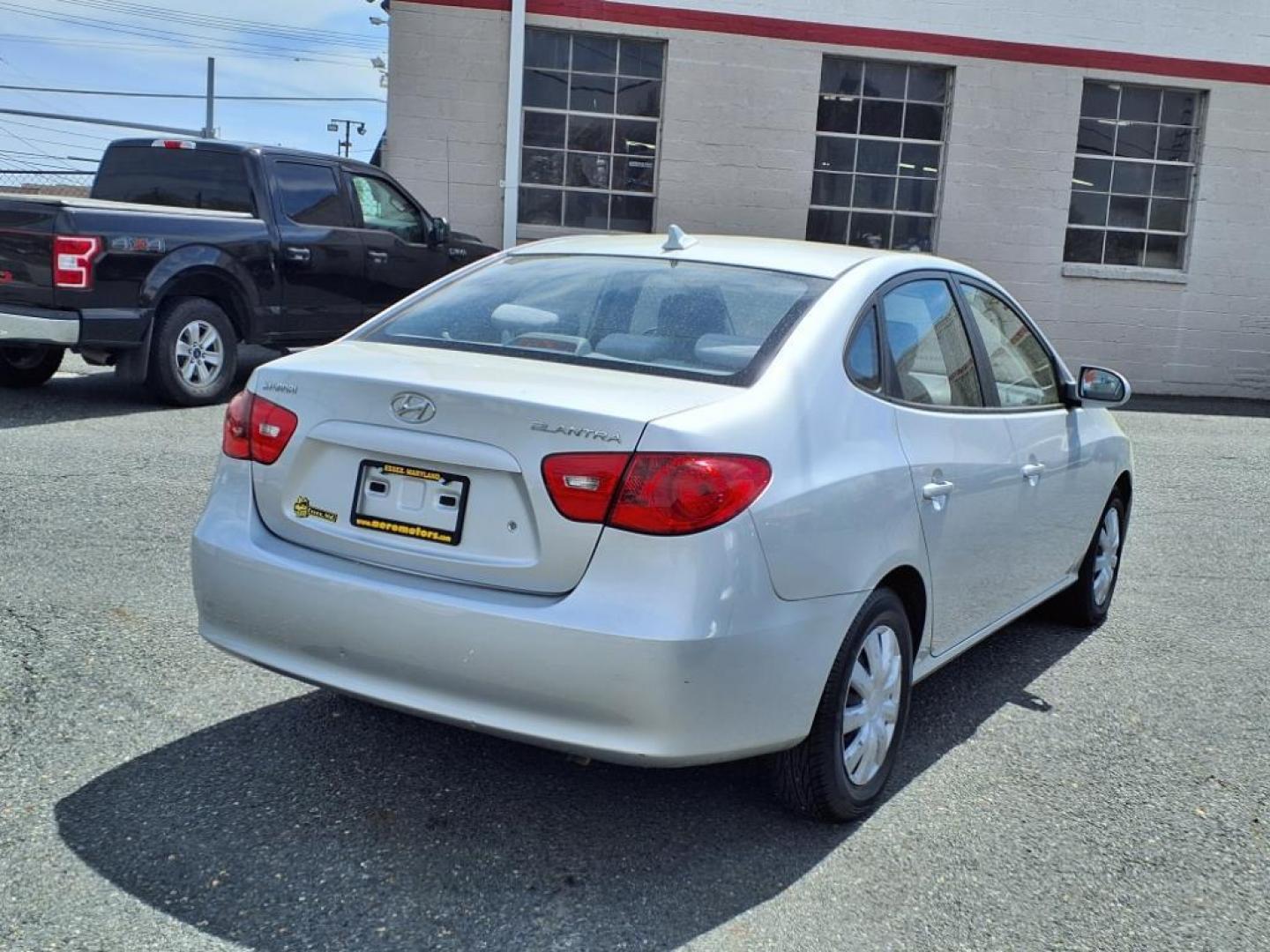 2009 Liquid Silver Hyundai ELANTRA GLS (KMHDU46D89U) with an 2.0L 2.0L I4 138hp 136ft. lbs. Sequential-Port F.I. engine, 4-Speed Automatic transmission, located at 50 Eastern Blvd., Essex, MD, 21221, (410) 686-3444, 39.304367, -76.484947 - Photo#3