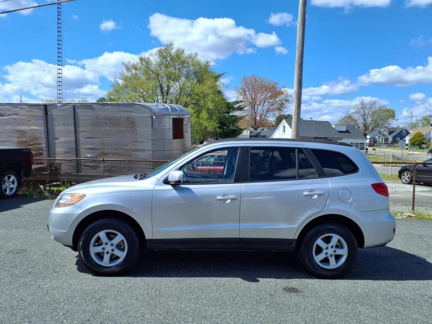 2008 Bright Silver Hyundai SANTA FE GLS (5NMSG13DX8H) with an 2.7L 2.7L V6 185hp 183ft. lbs. Sequential-Port F.I. engine, Automatic transmission, located at 50 Eastern Blvd., Essex, MD, 21221, (410) 686-3444, 39.304367, -76.484947 - Photo#1