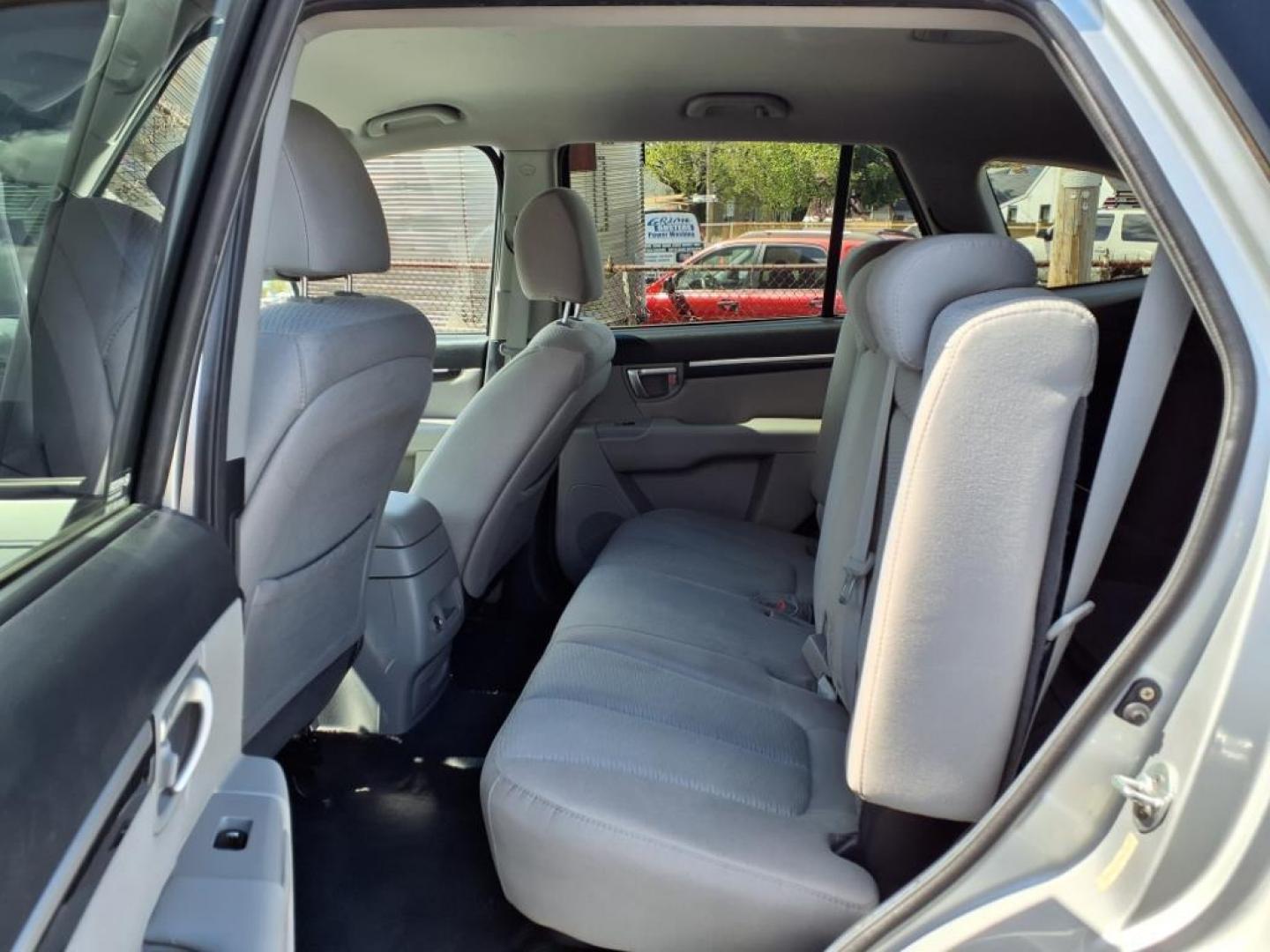 2008 Bright Silver Hyundai SANTA FE GLS (5NMSG13DX8H) with an 2.7L 2.7L V6 185hp 183ft. lbs. Sequential-Port F.I. engine, Automatic transmission, located at 50 Eastern Blvd., Essex, MD, 21221, (410) 686-3444, 39.304367, -76.484947 - Photo#12